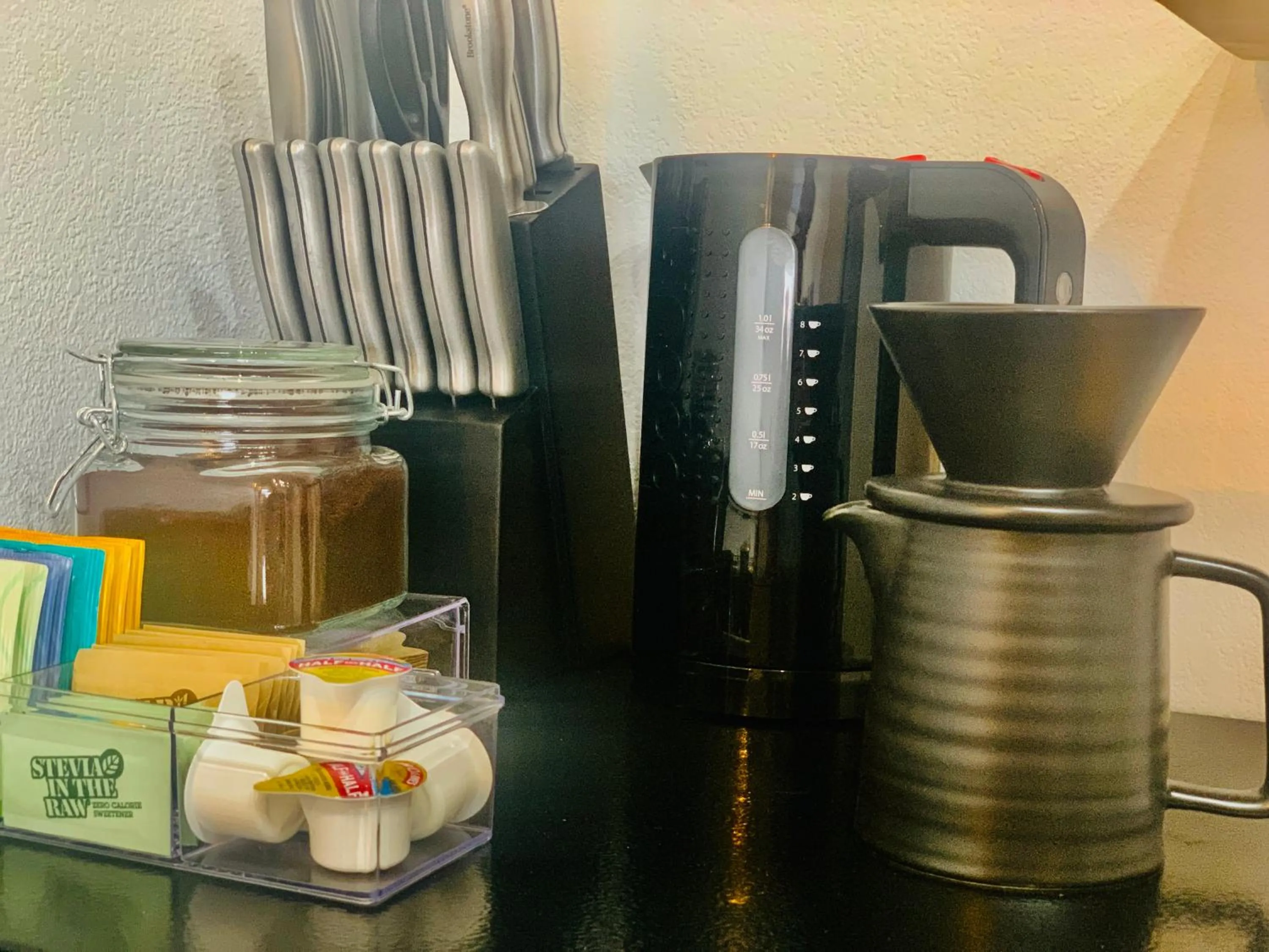 Coffee/tea facilities in Dragonfly Motor Lodge