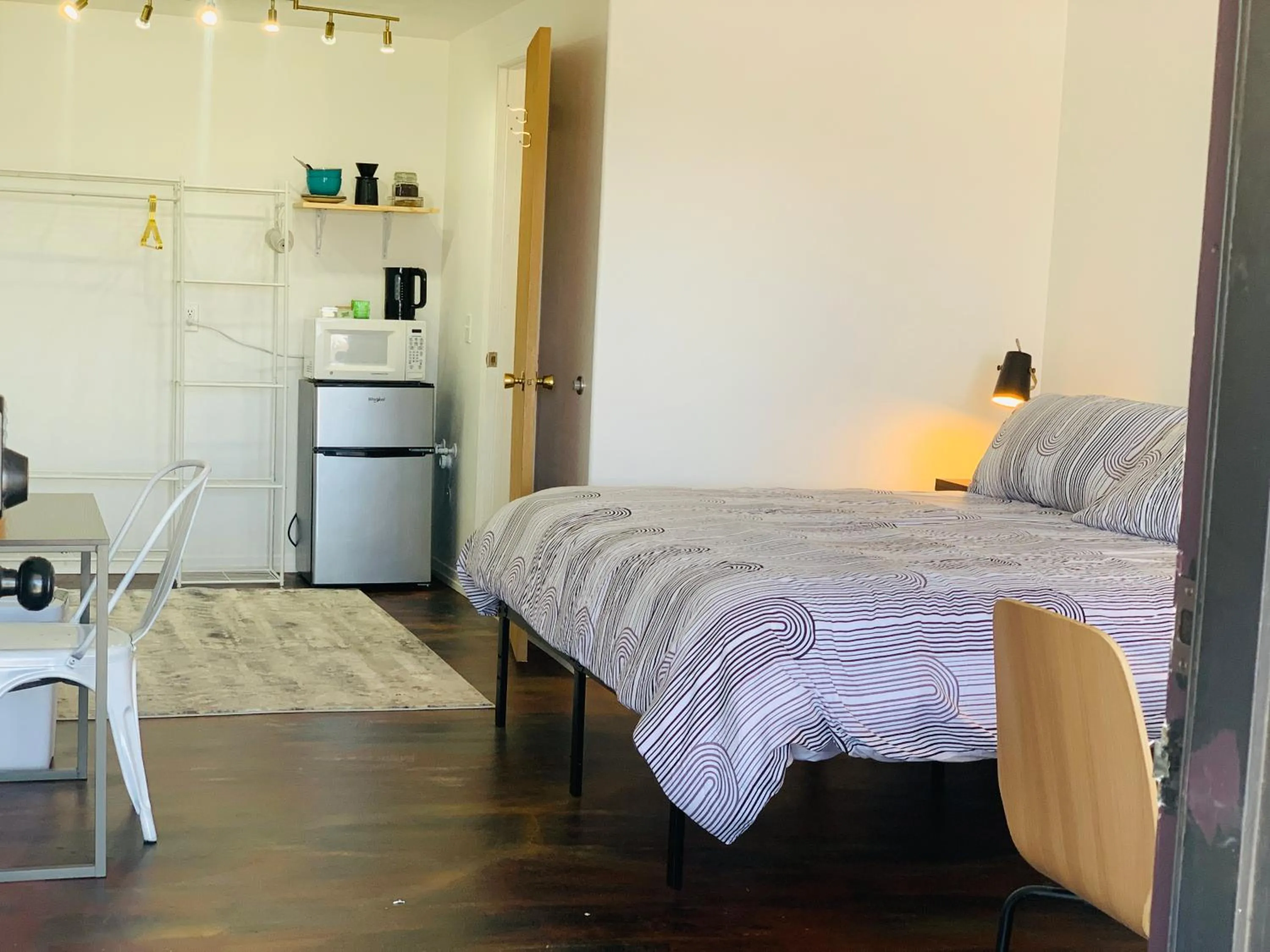 Bed in Dragonfly Motor Lodge