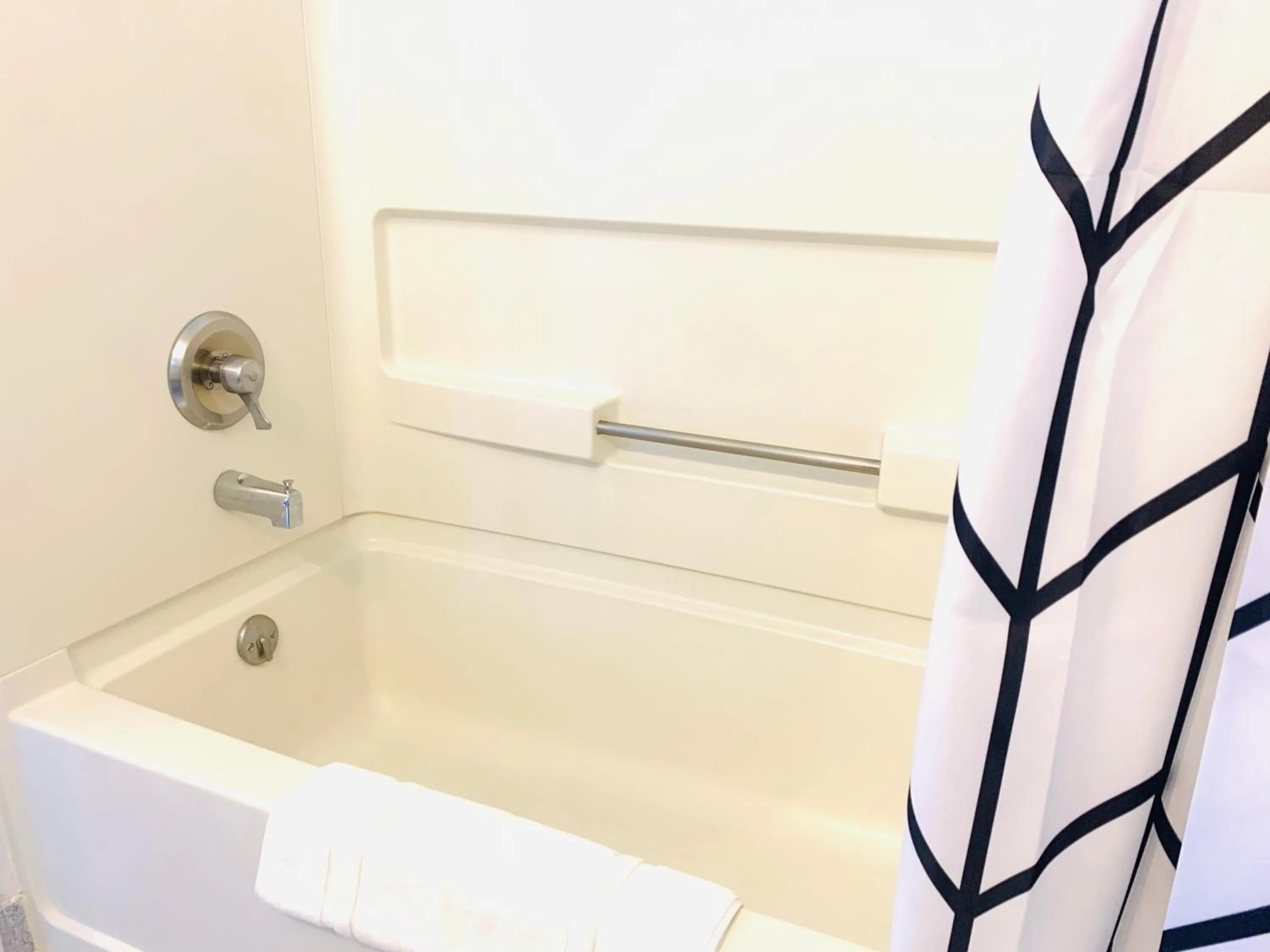 Bath in Dragonfly Motor Lodge