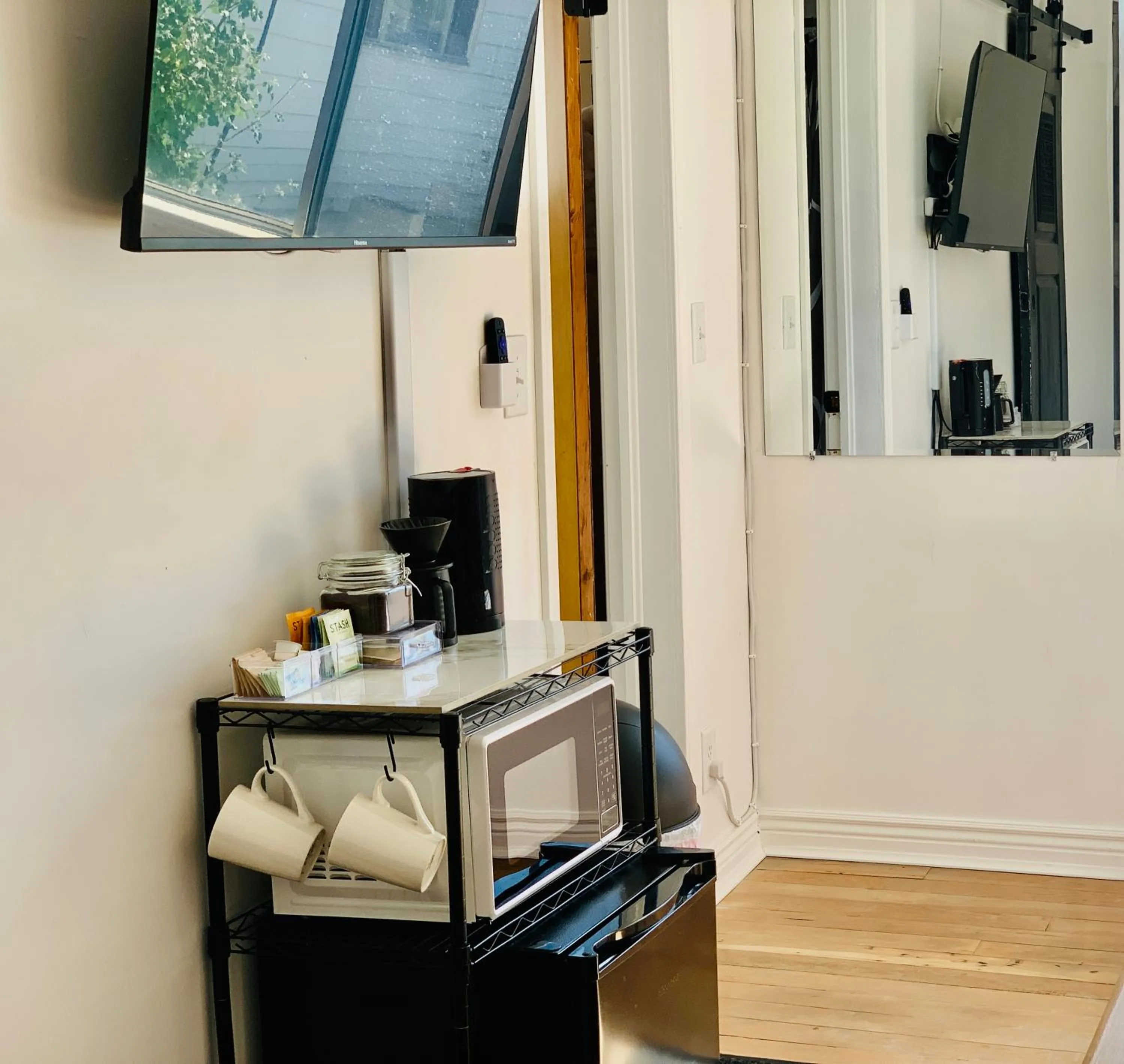 Kitchen or kitchenette in Dragonfly Motor Lodge