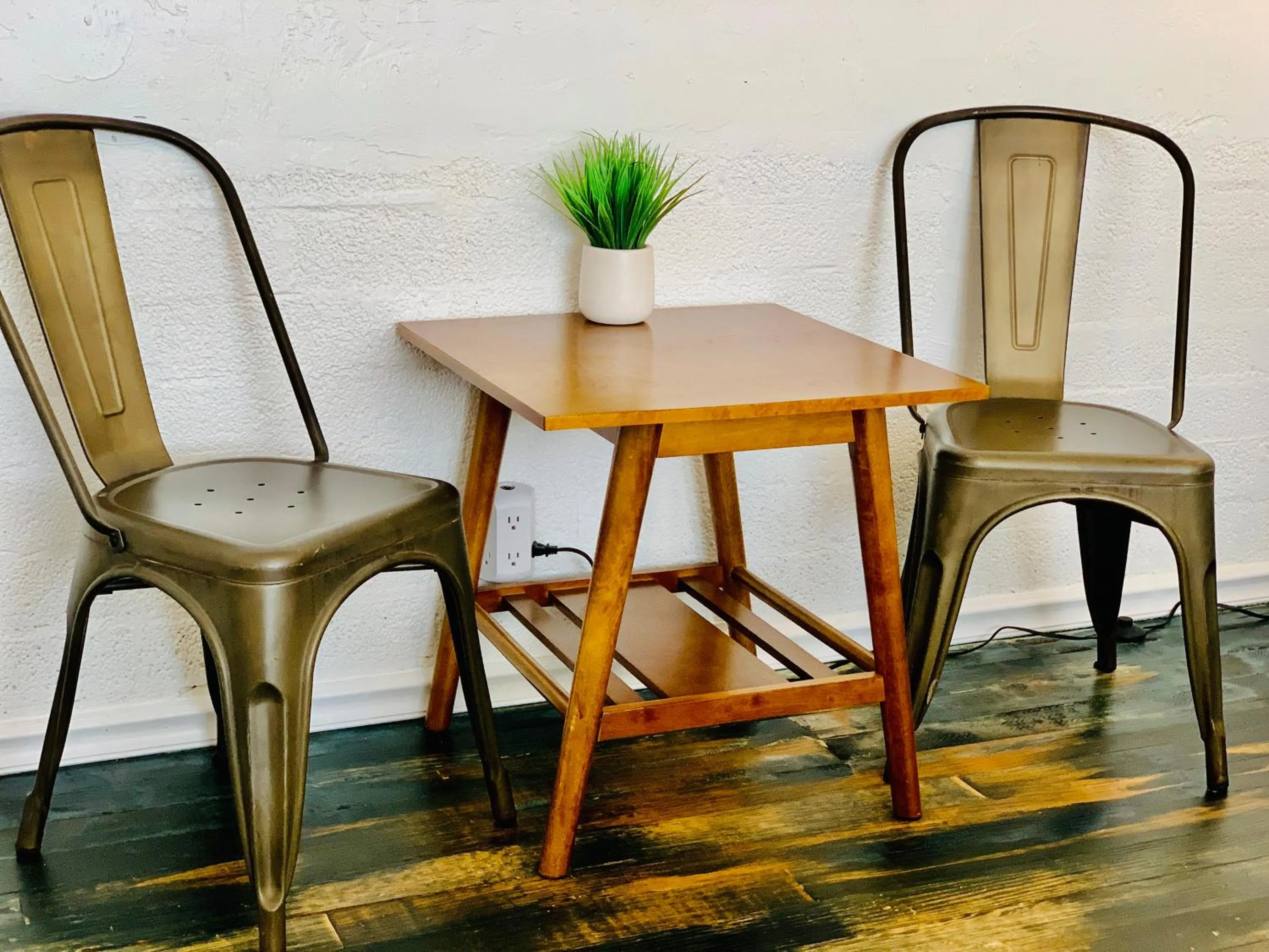 Seating area in Dragonfly Motor Lodge
