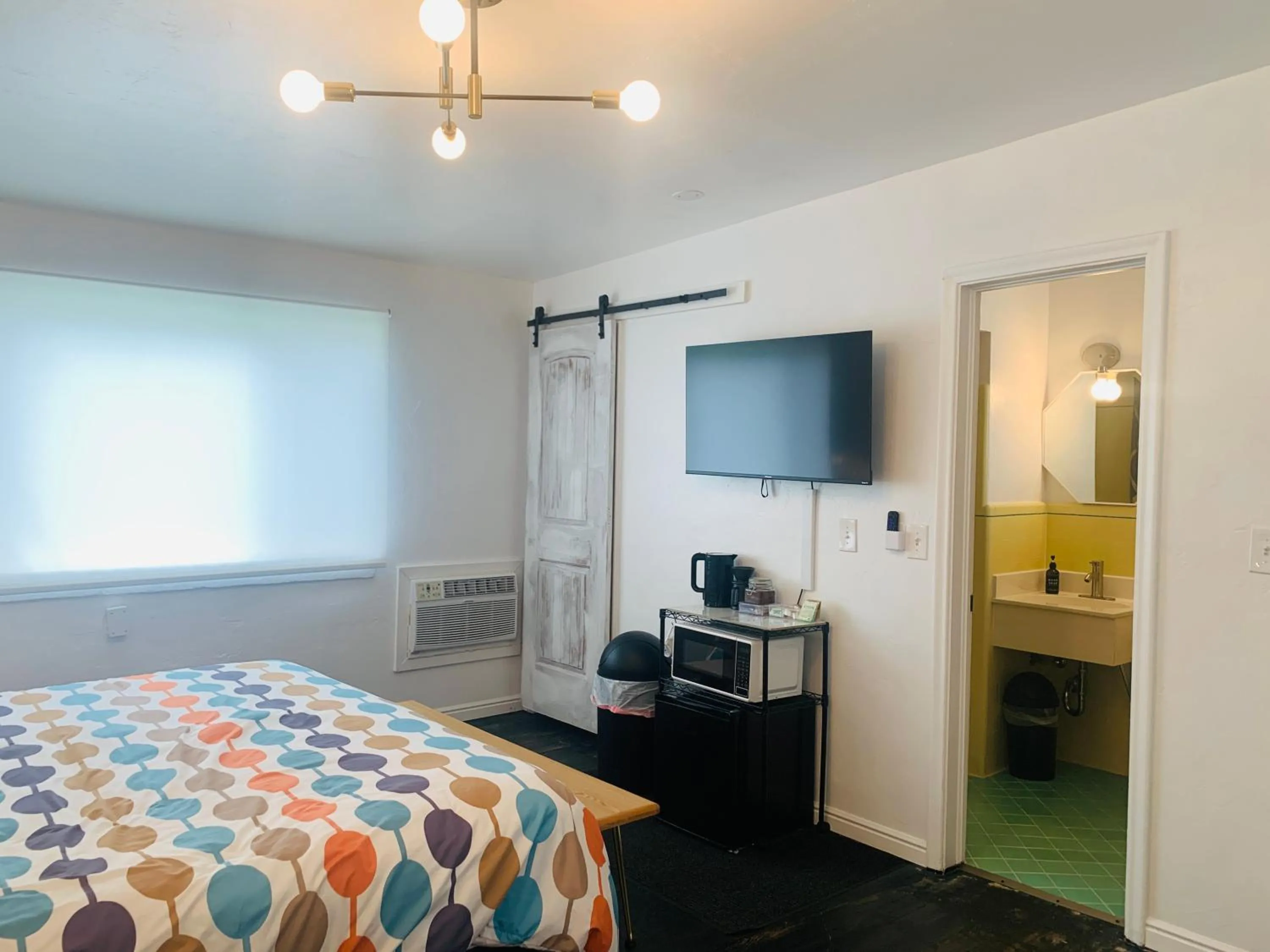 Bed in Dragonfly Motor Lodge