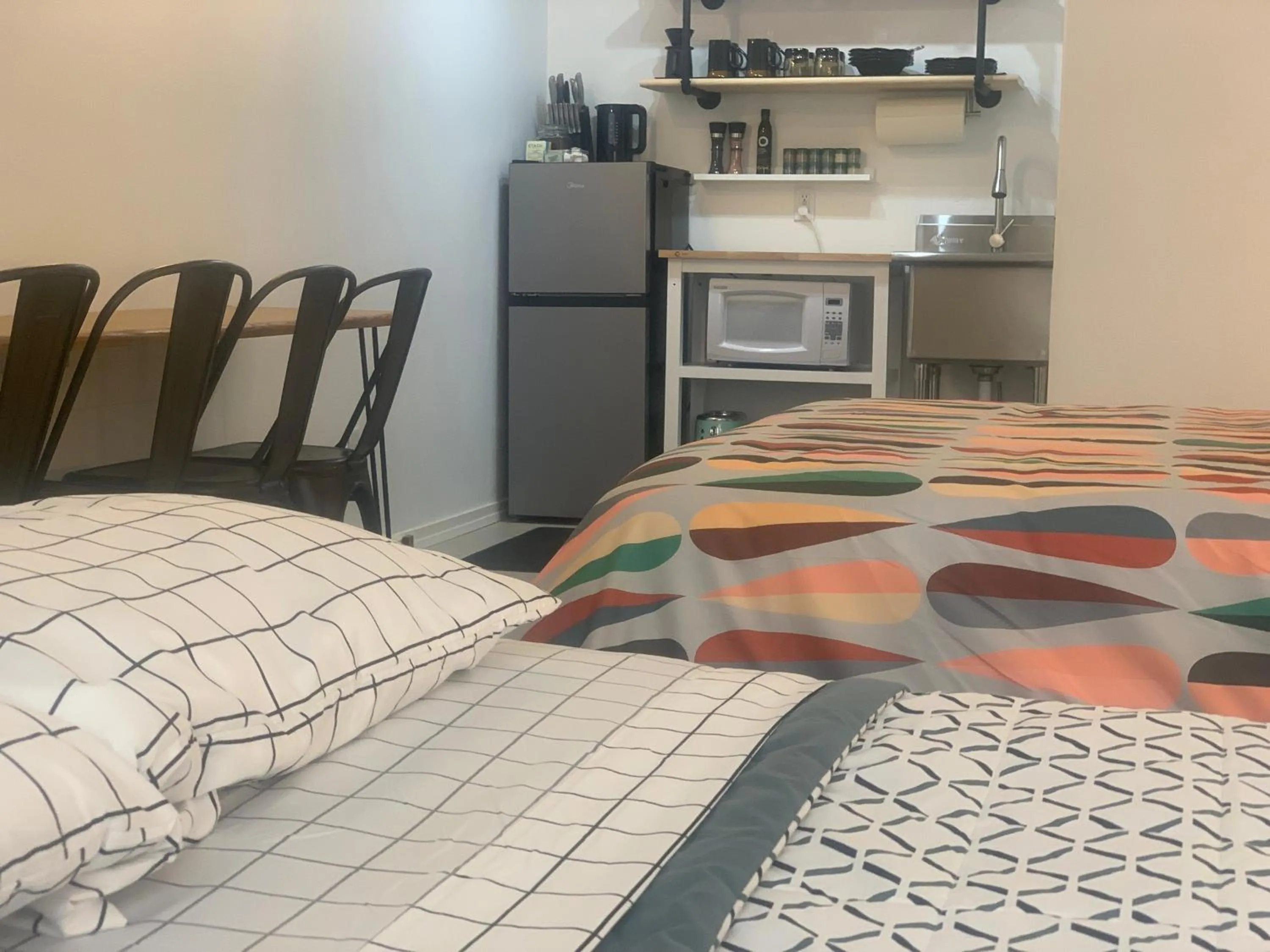 Photo of the whole room, Bed in Dragonfly Motor Lodge