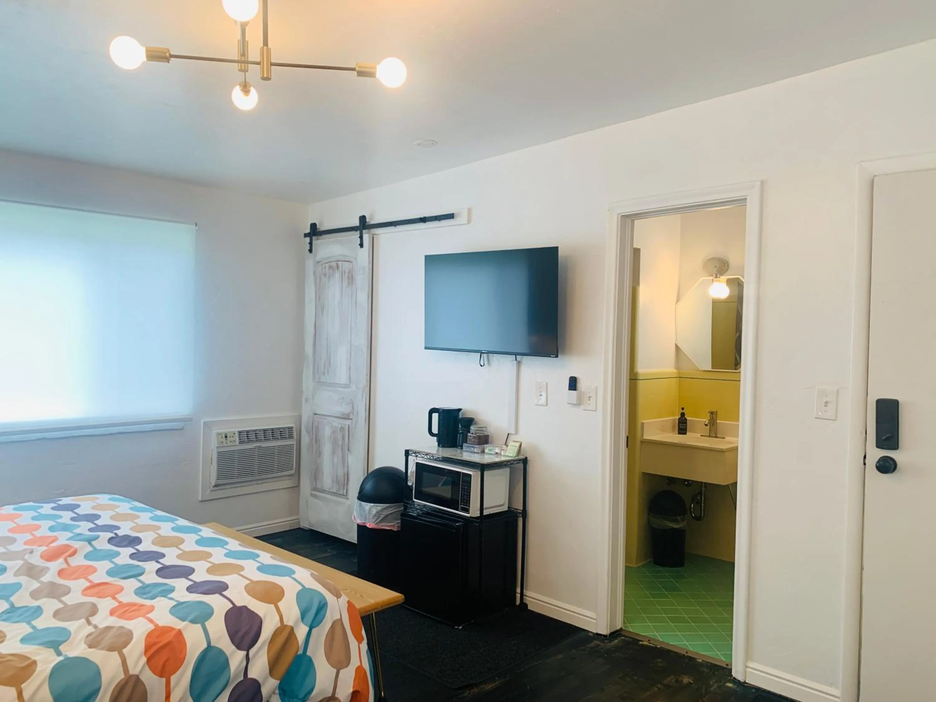 Bed in Dragonfly Motor Lodge