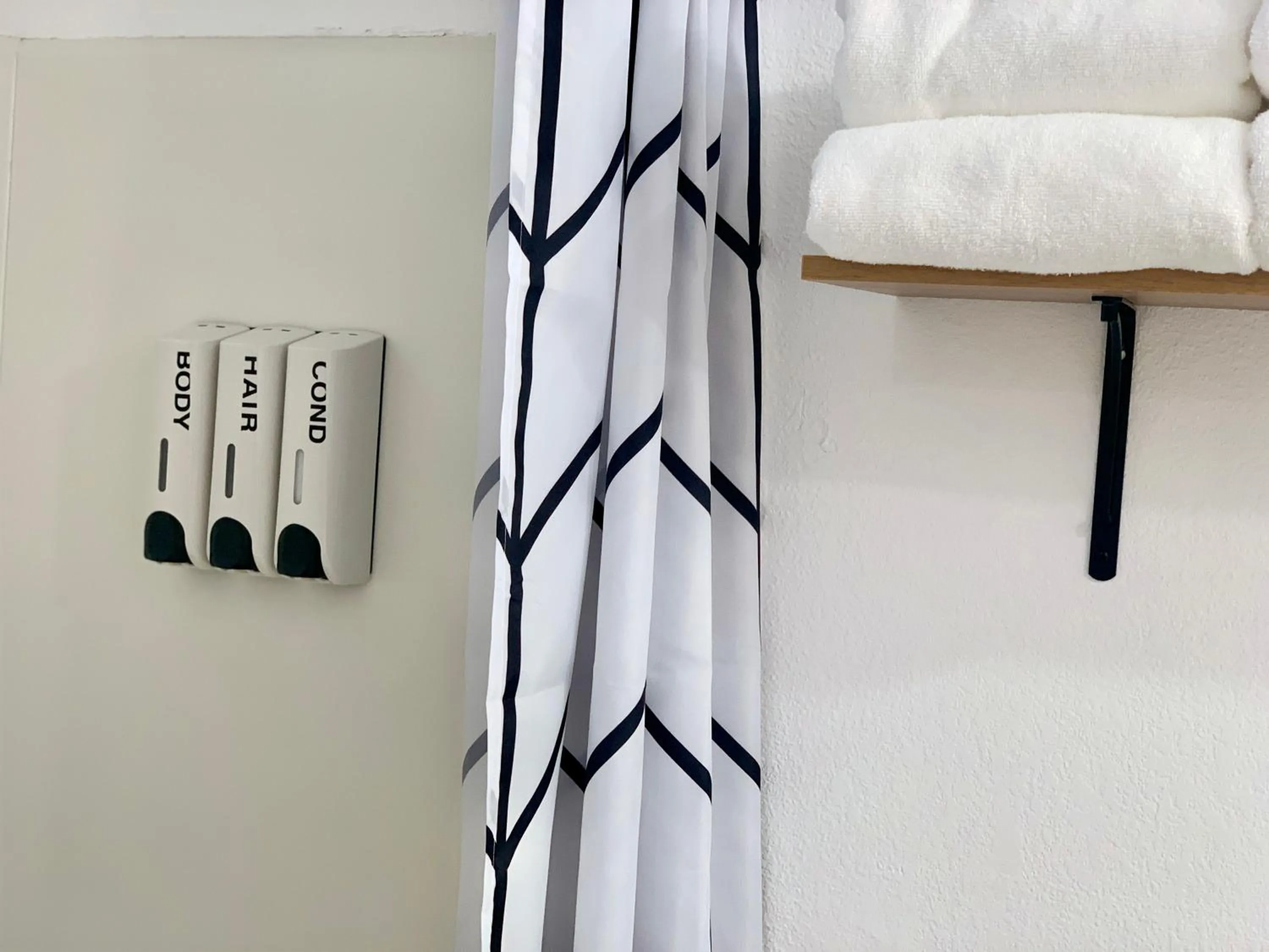 Bathroom in Dragonfly Motor Lodge