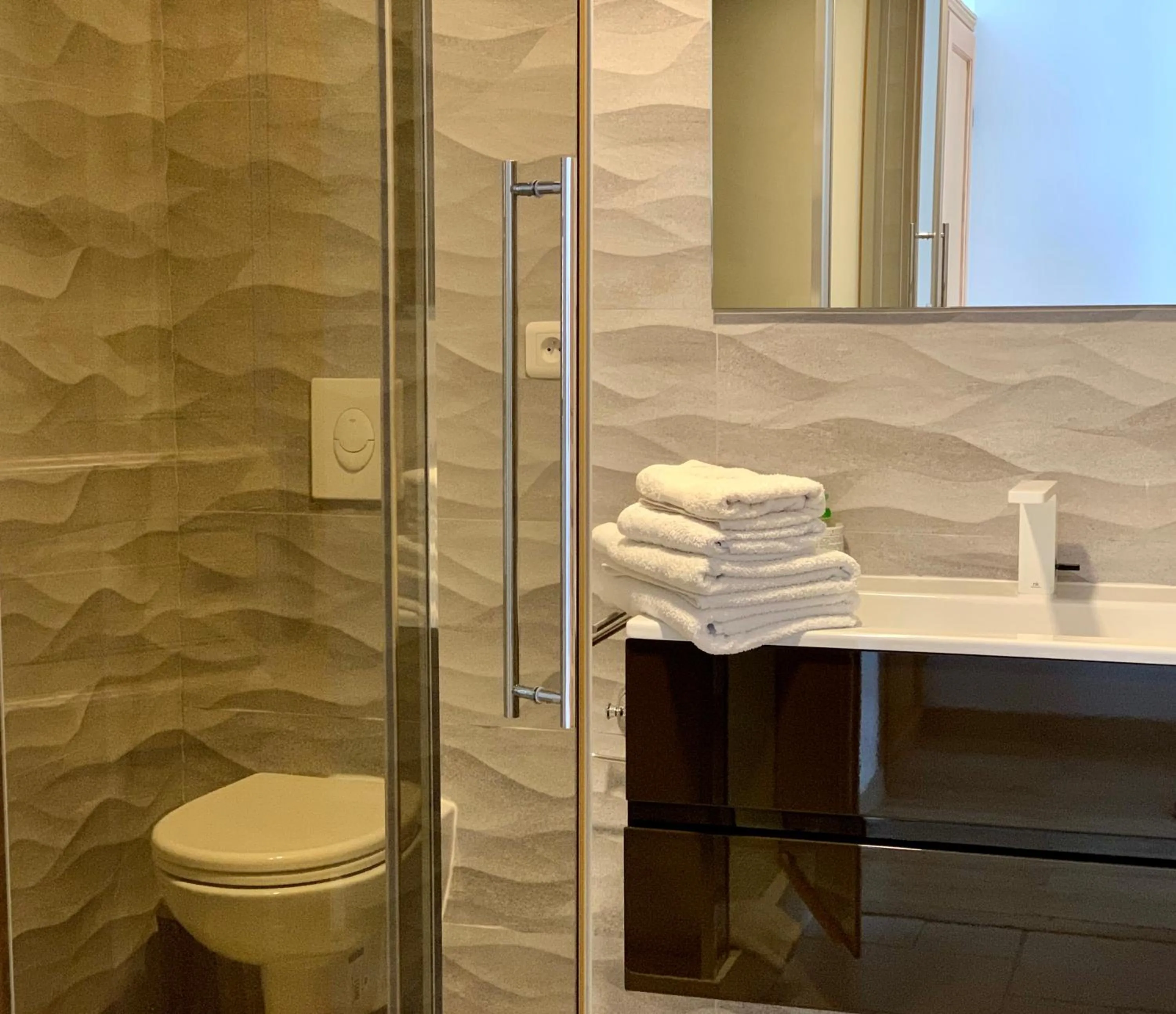 Bathroom in TANG Home-Bordeaux Hyper Centre