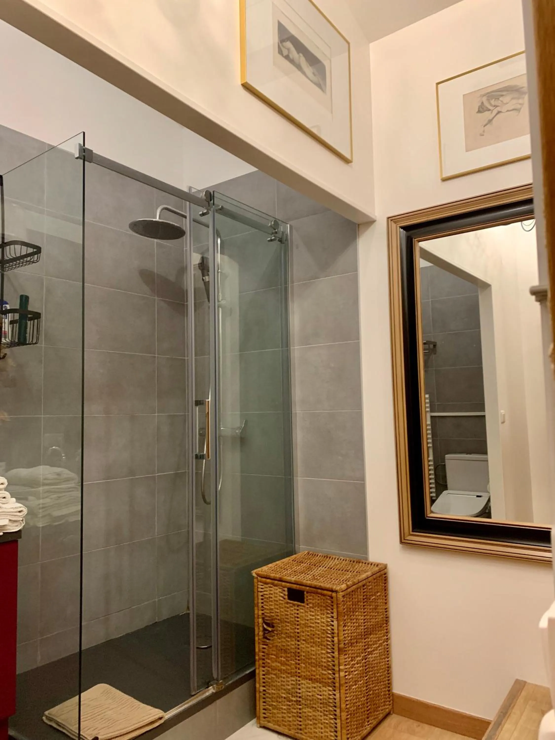 Shower in TANG Home-Bordeaux Hyper Centre