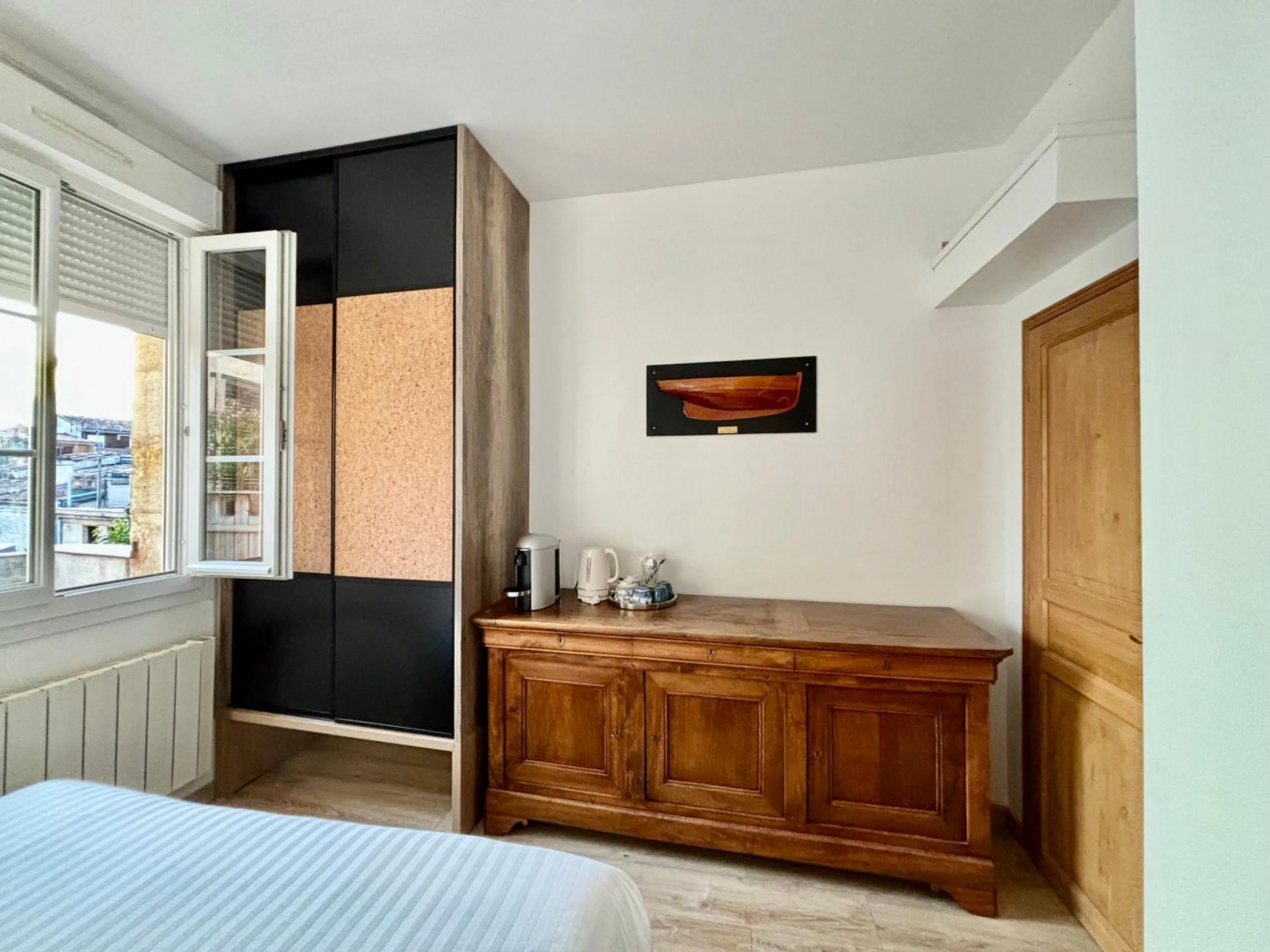 Bedroom, Bed in TANG Home-Bordeaux Hyper Centre