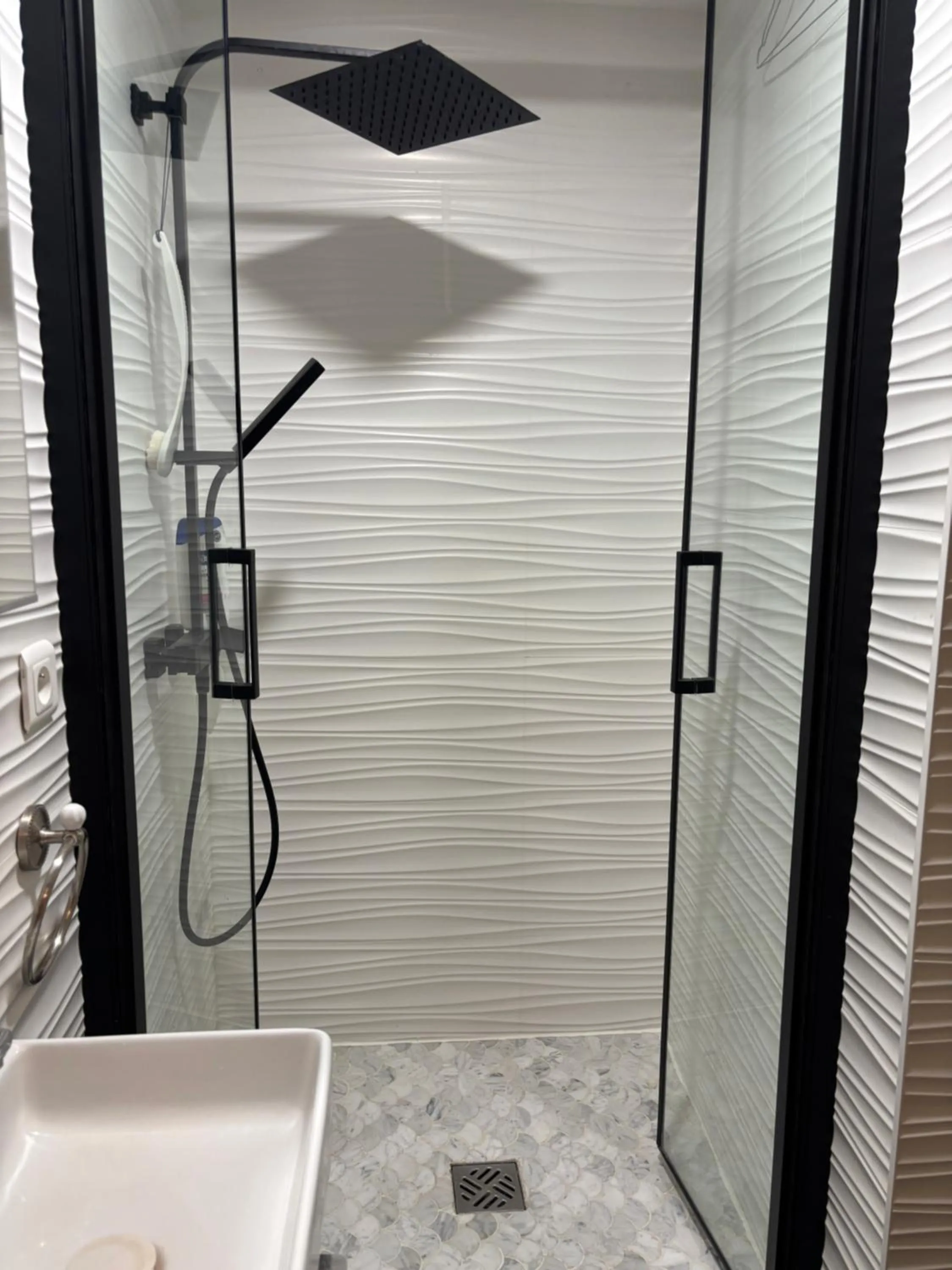 Shower in TANG Home-Bordeaux Hyper Centre