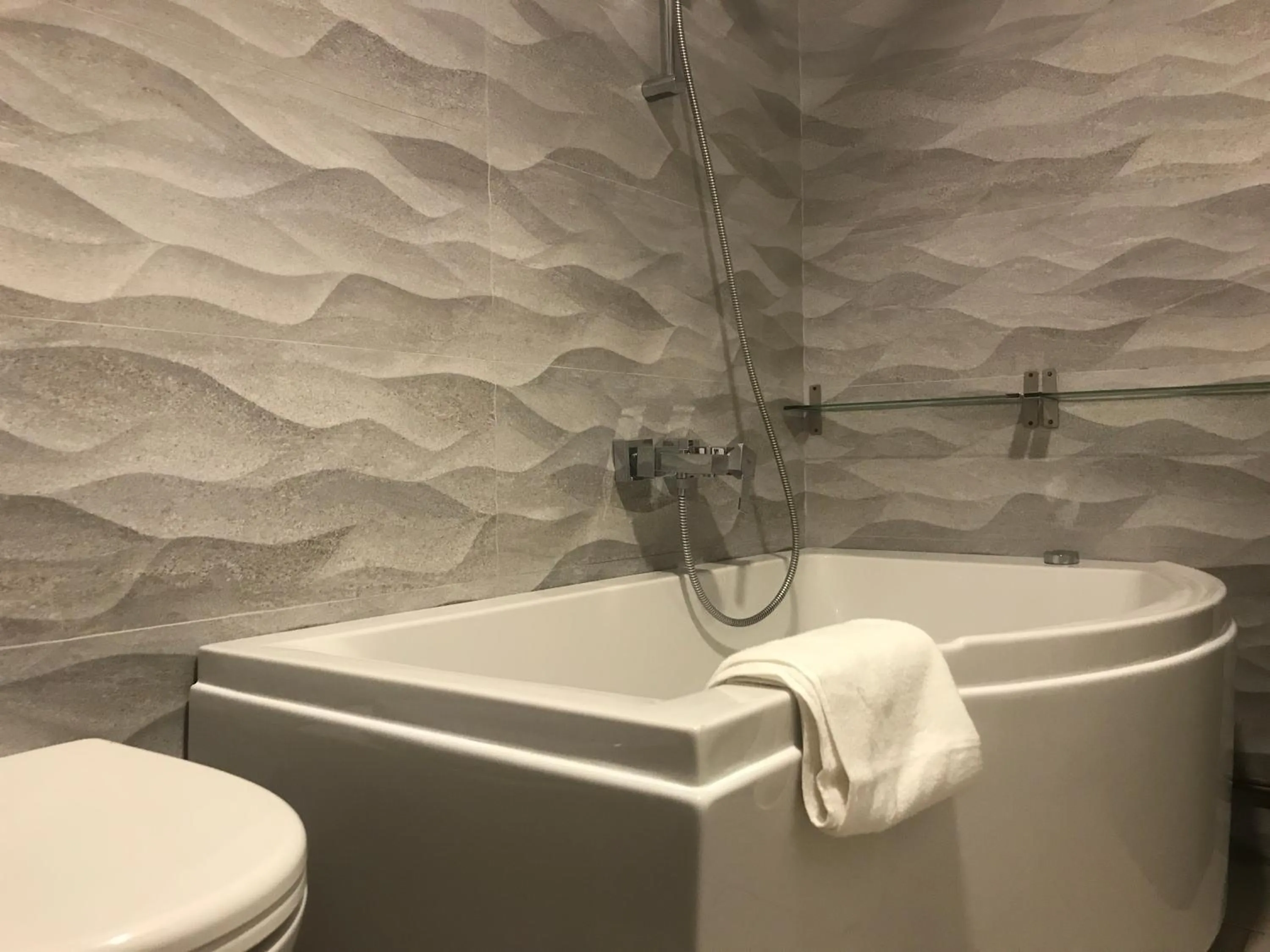 Bathroom in TANG Home-Bordeaux Hyper Centre