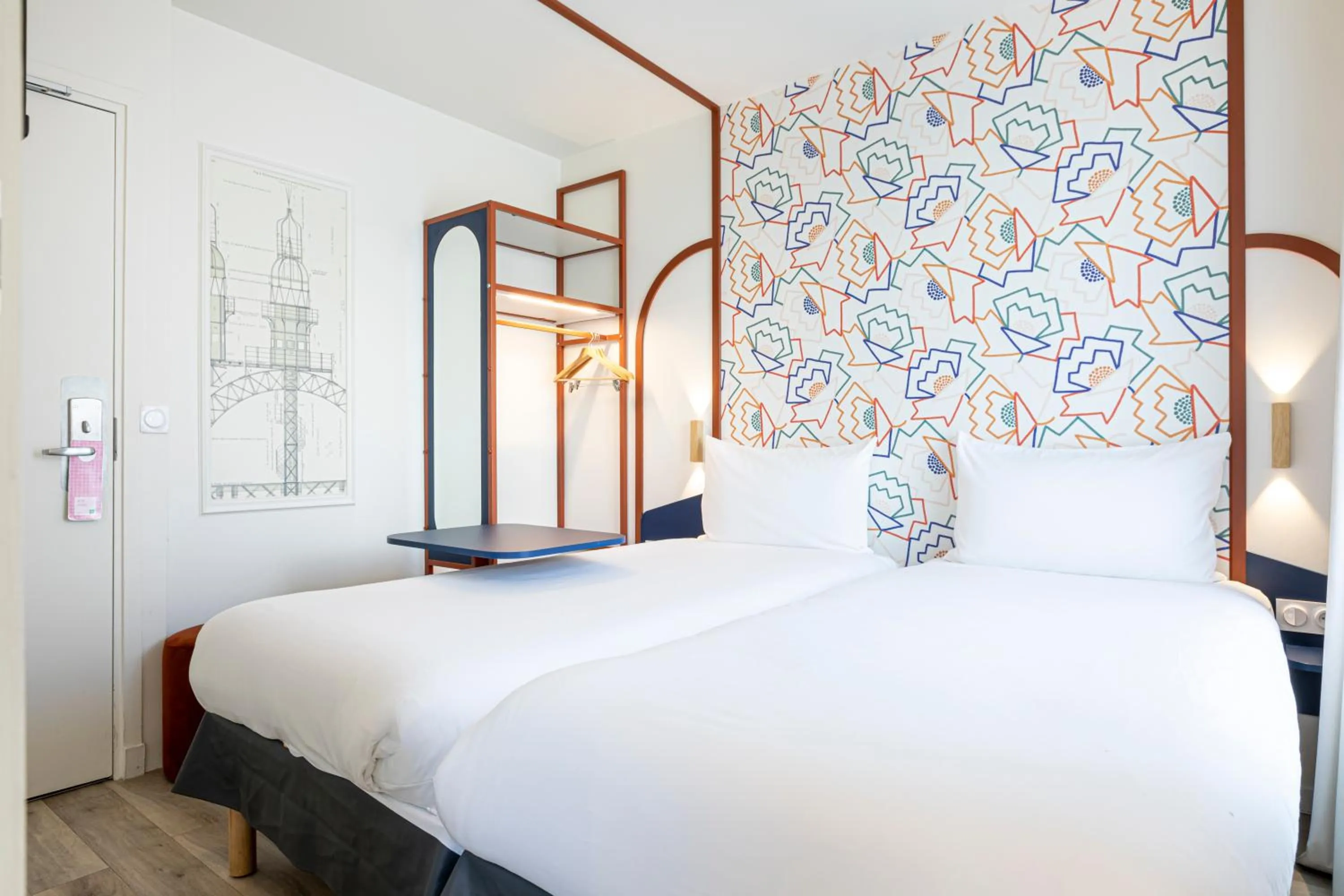 Bedroom, Bed in ibis Styles Paris Eiffel Cambronne