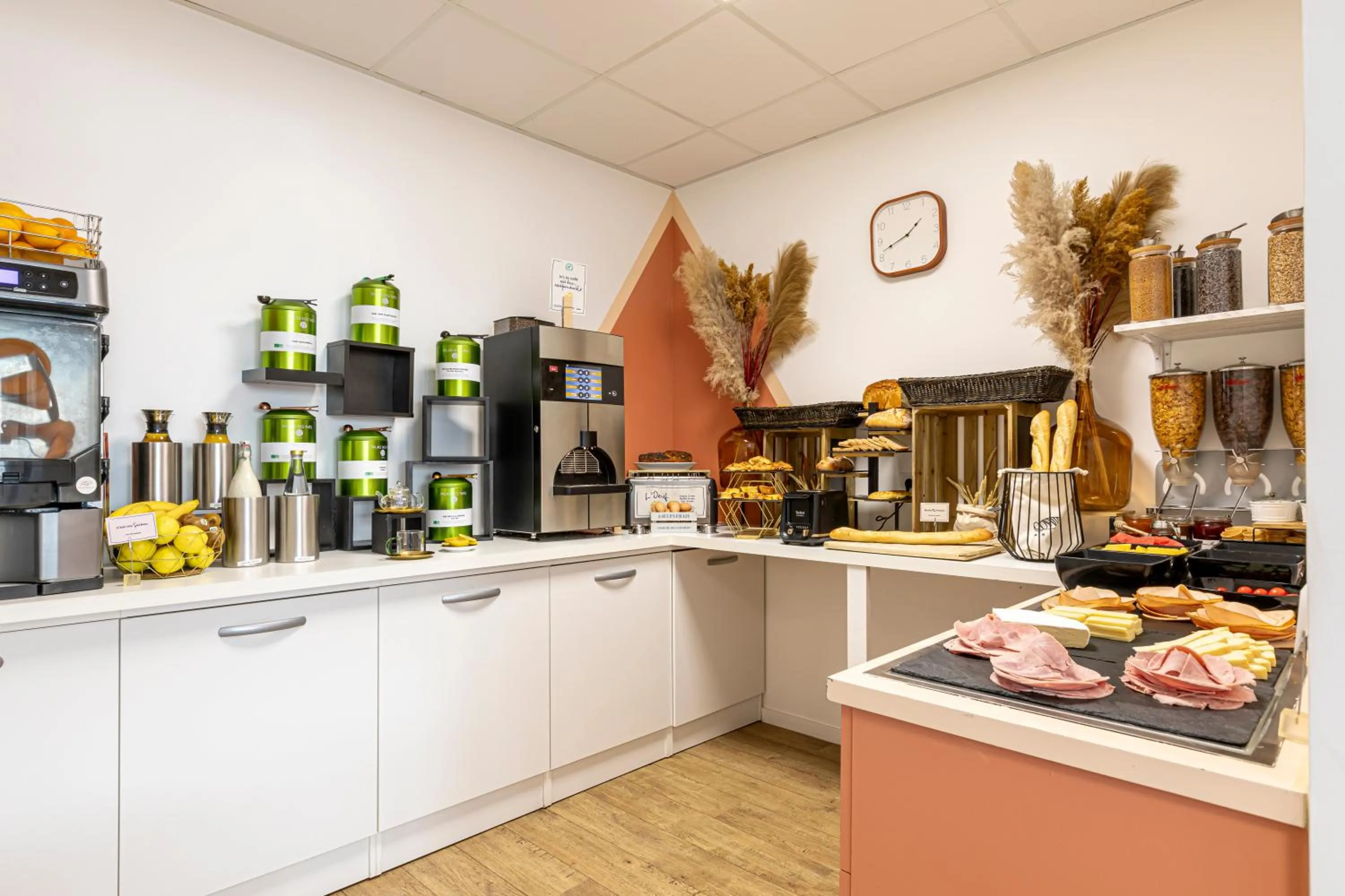 Breakfast in ibis Styles Paris Eiffel Cambronne