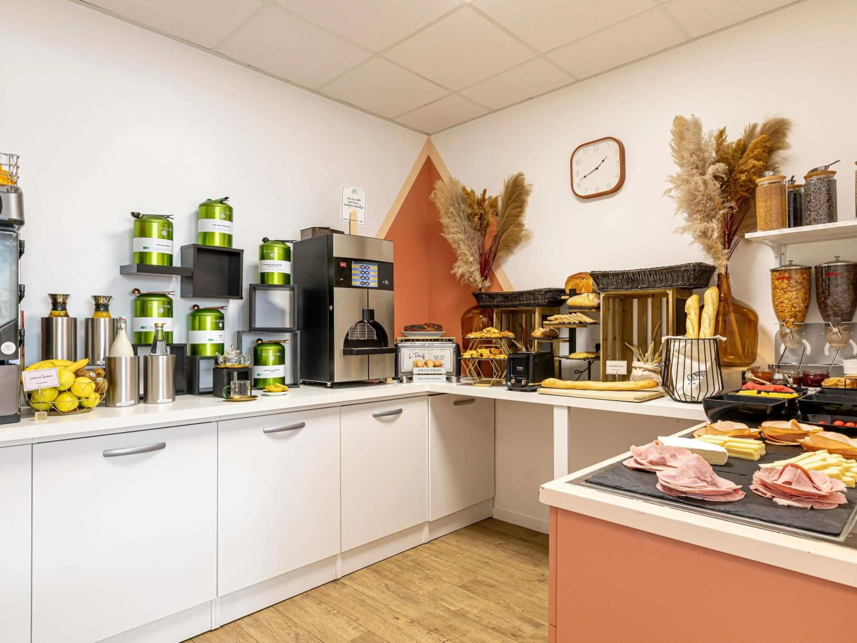 Property building in ibis Styles Paris Eiffel Cambronne