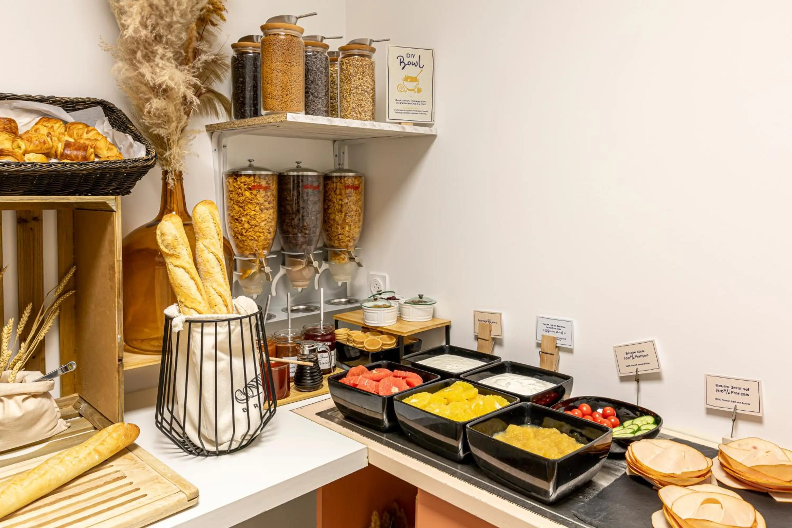 Breakfast in ibis Styles Paris Eiffel Cambronne