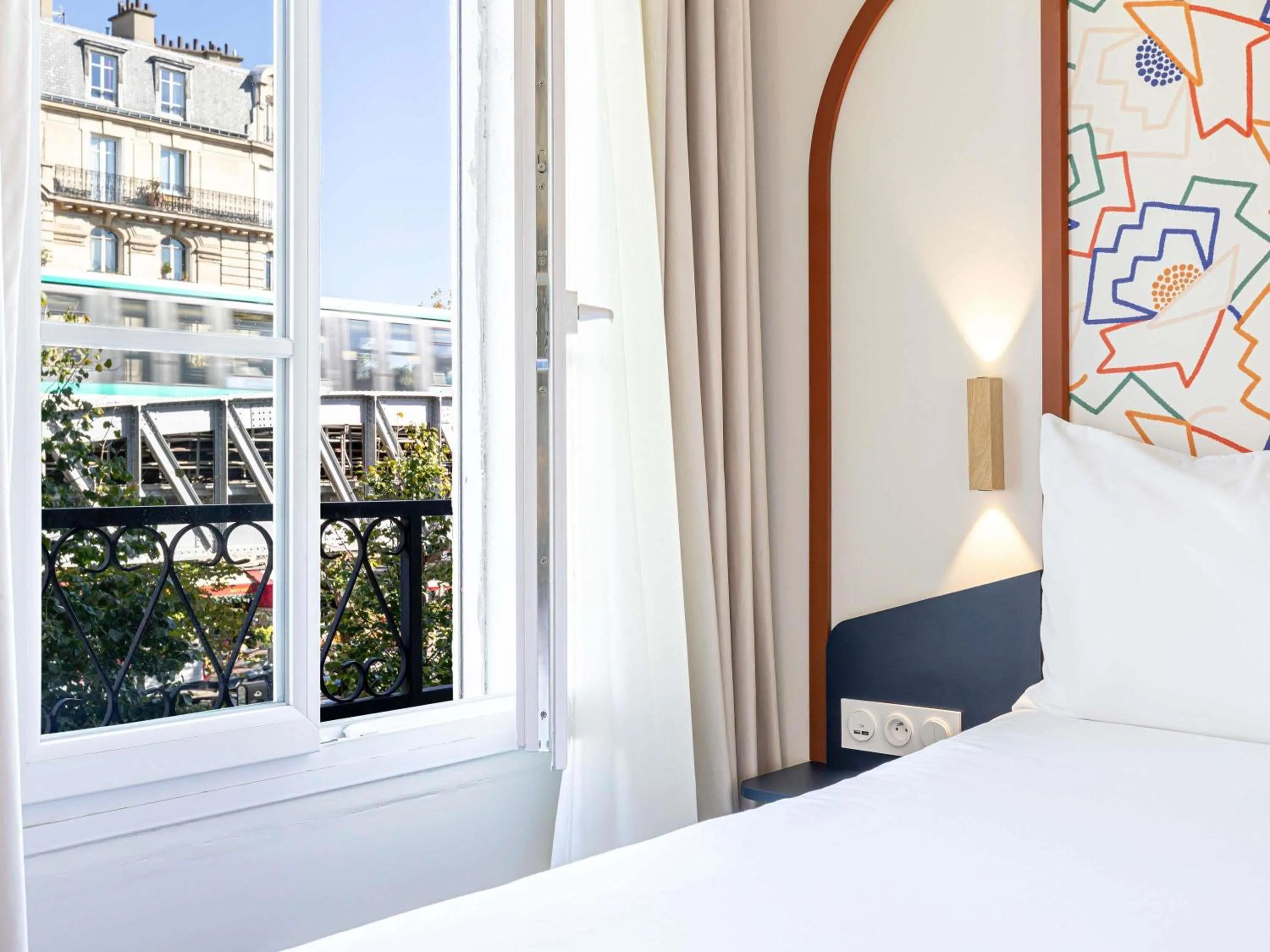 Bedroom, Bed in ibis Styles Paris Eiffel Cambronne
