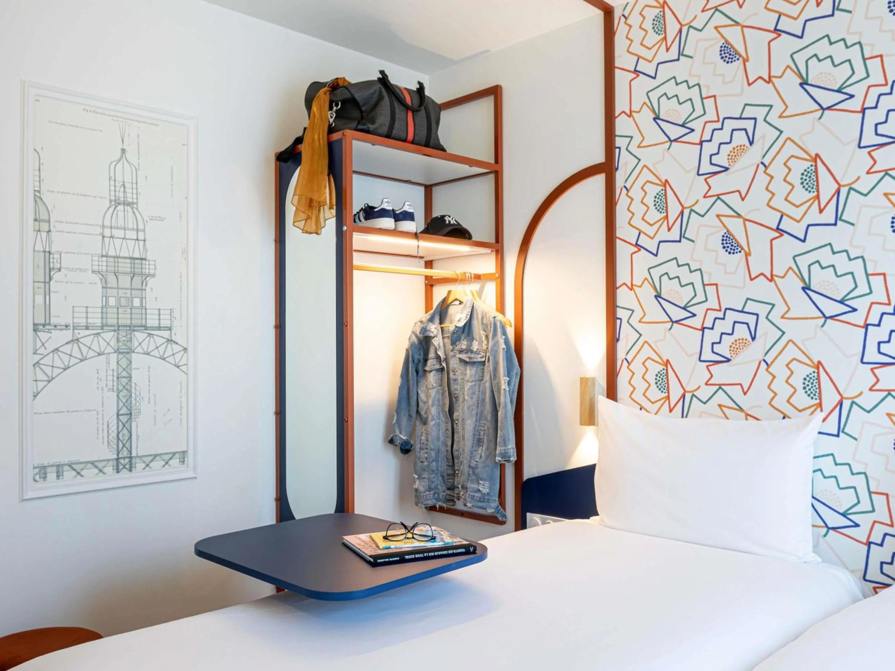 Bedroom, Bed in ibis Styles Paris Eiffel Cambronne