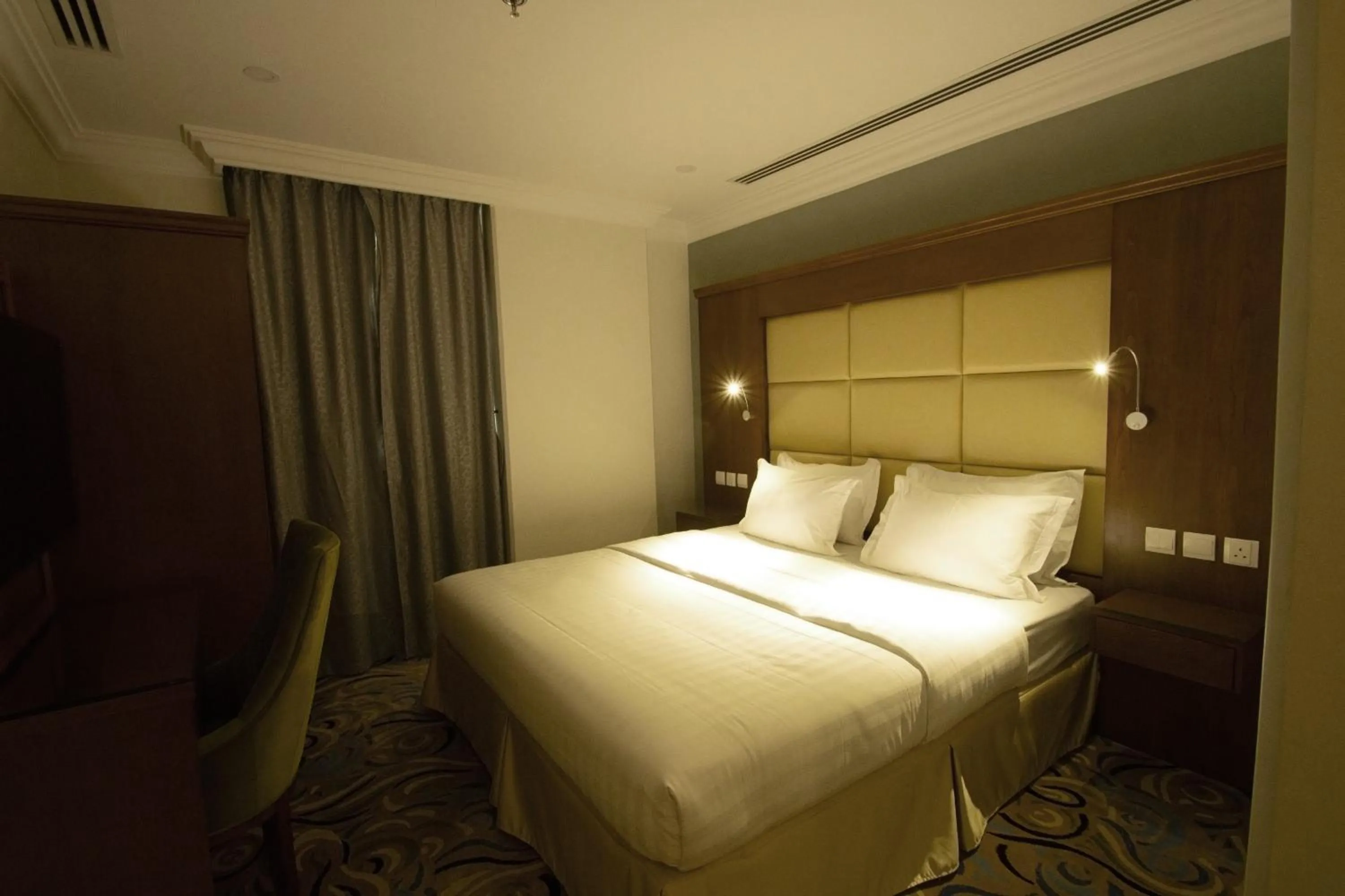 Photo of the whole room, Bed in Rona Al Khobar Hotel