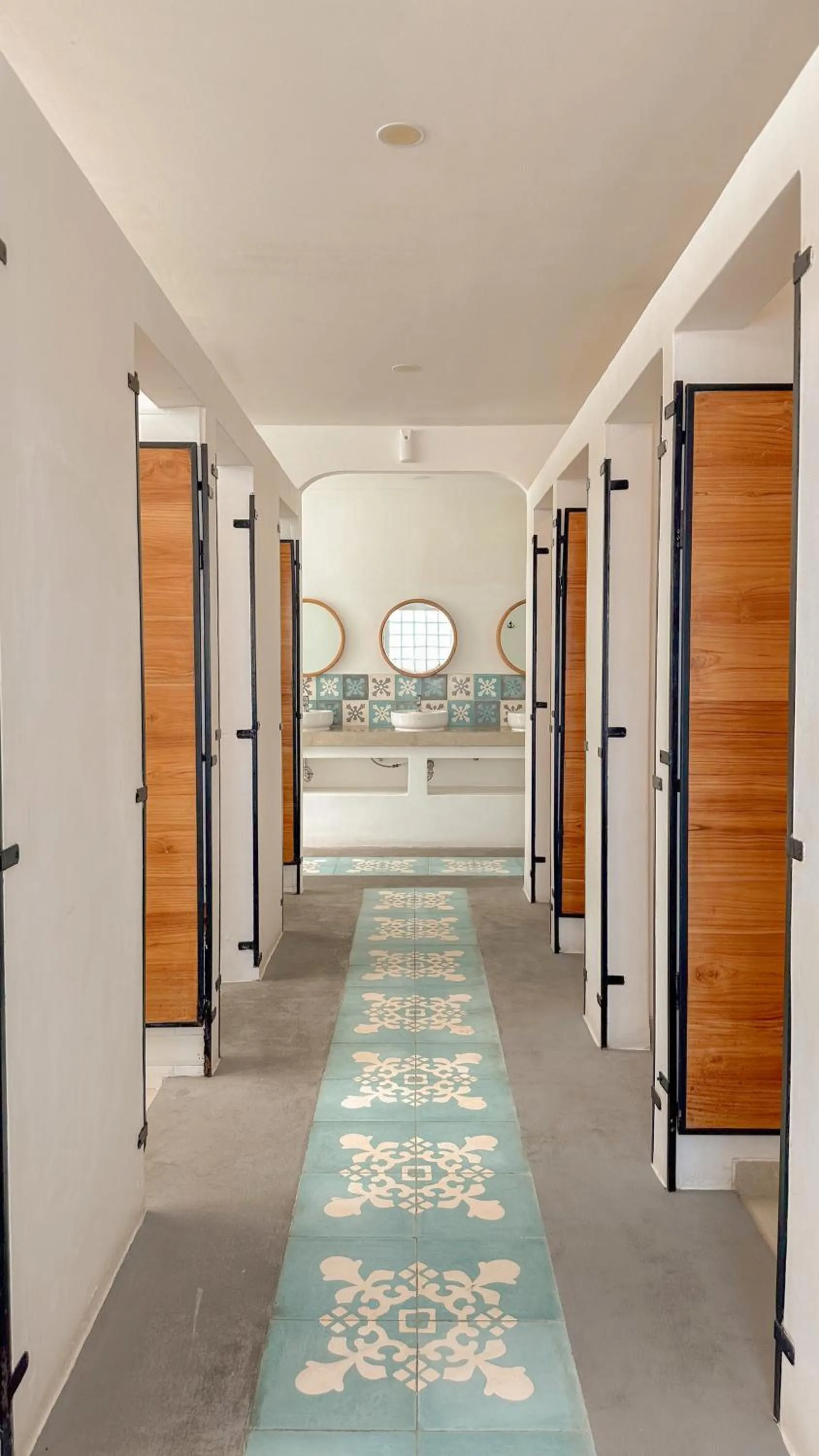 Toilet in Seaesta Komodo Hotel & Hostel