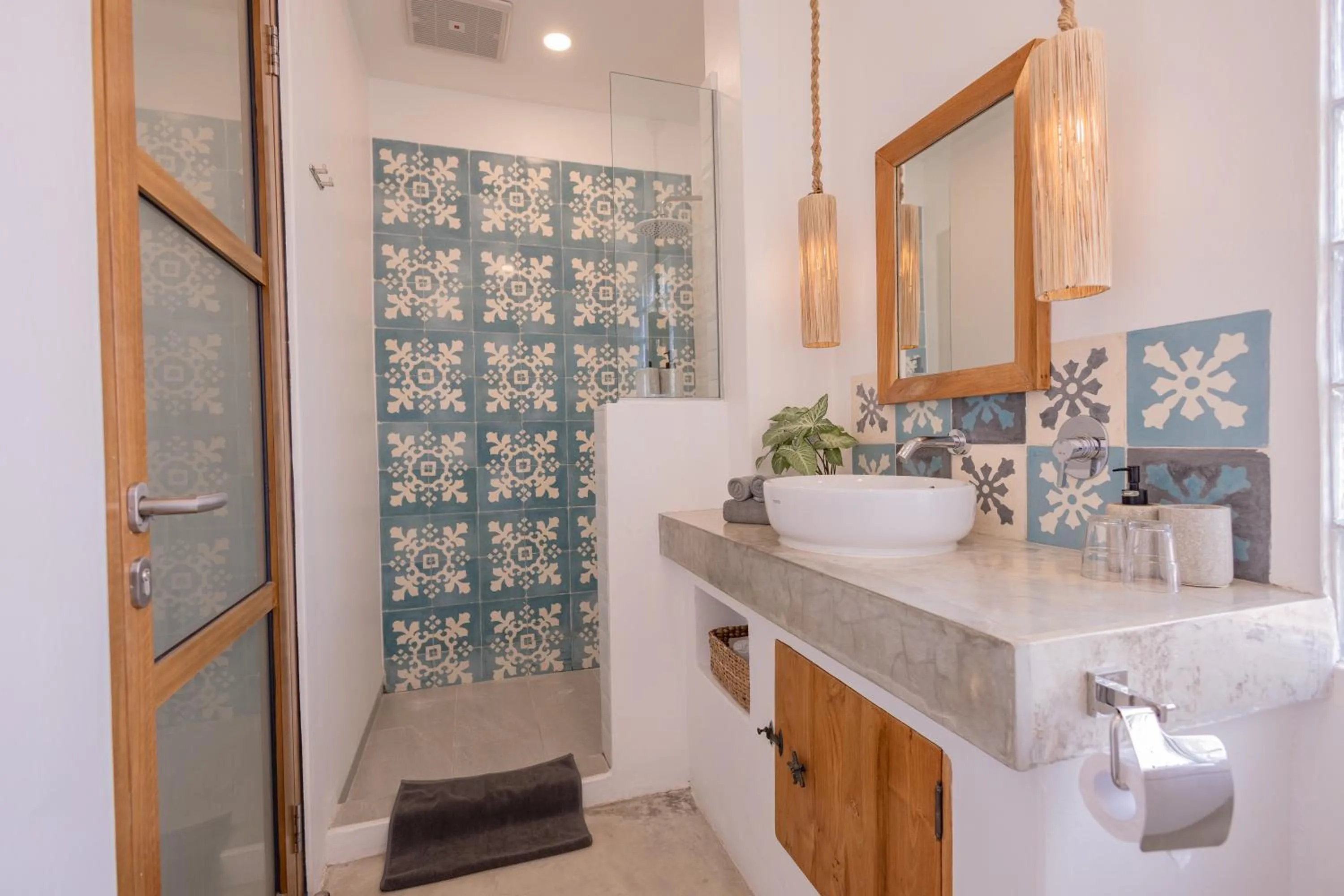 Bathroom in Seaesta Komodo Hotel & Hostel