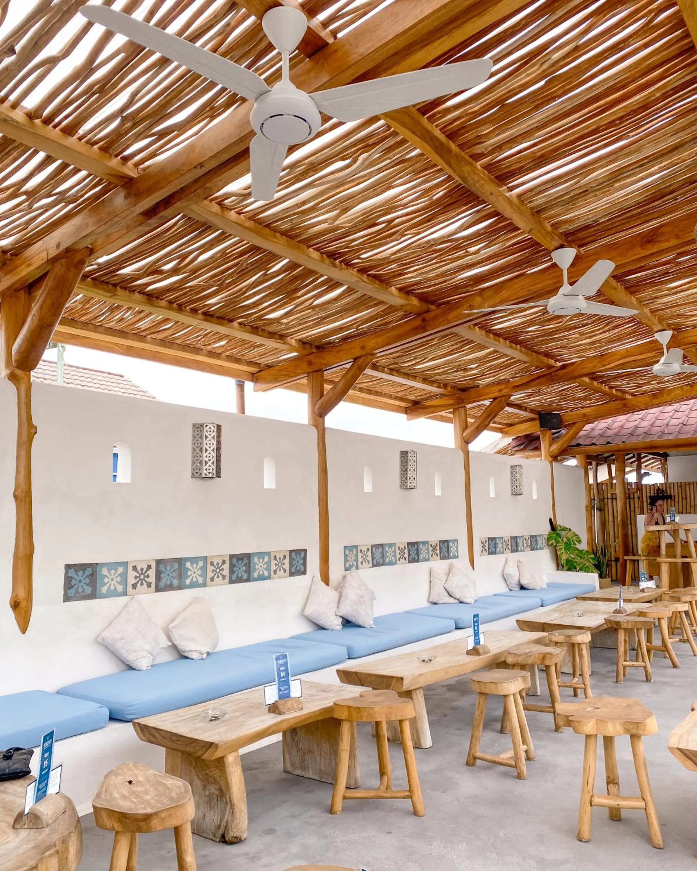 Restaurant/places to eat in Seaesta Komodo Hotel & Hostel