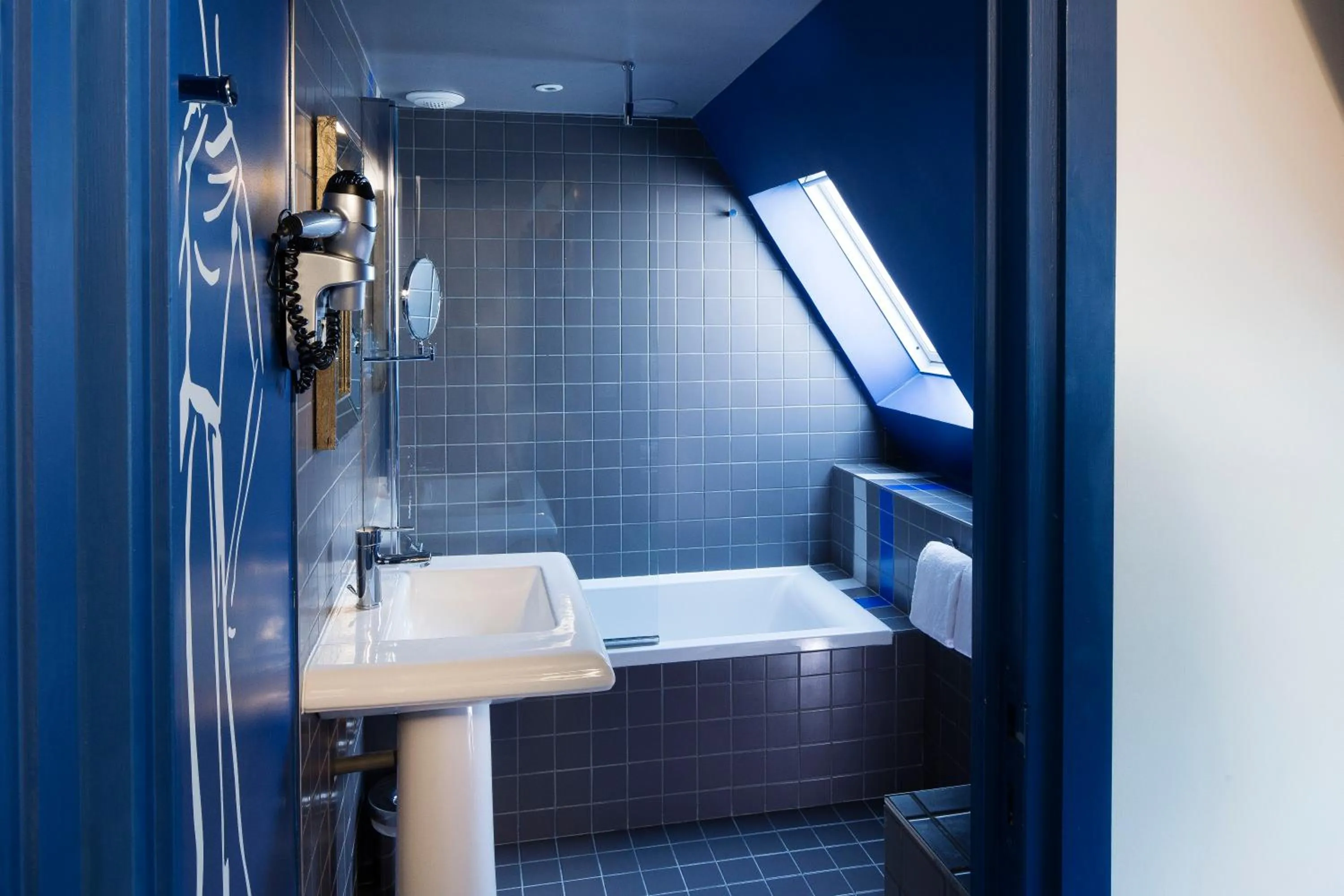 Shower in Hotel Mademoiselle