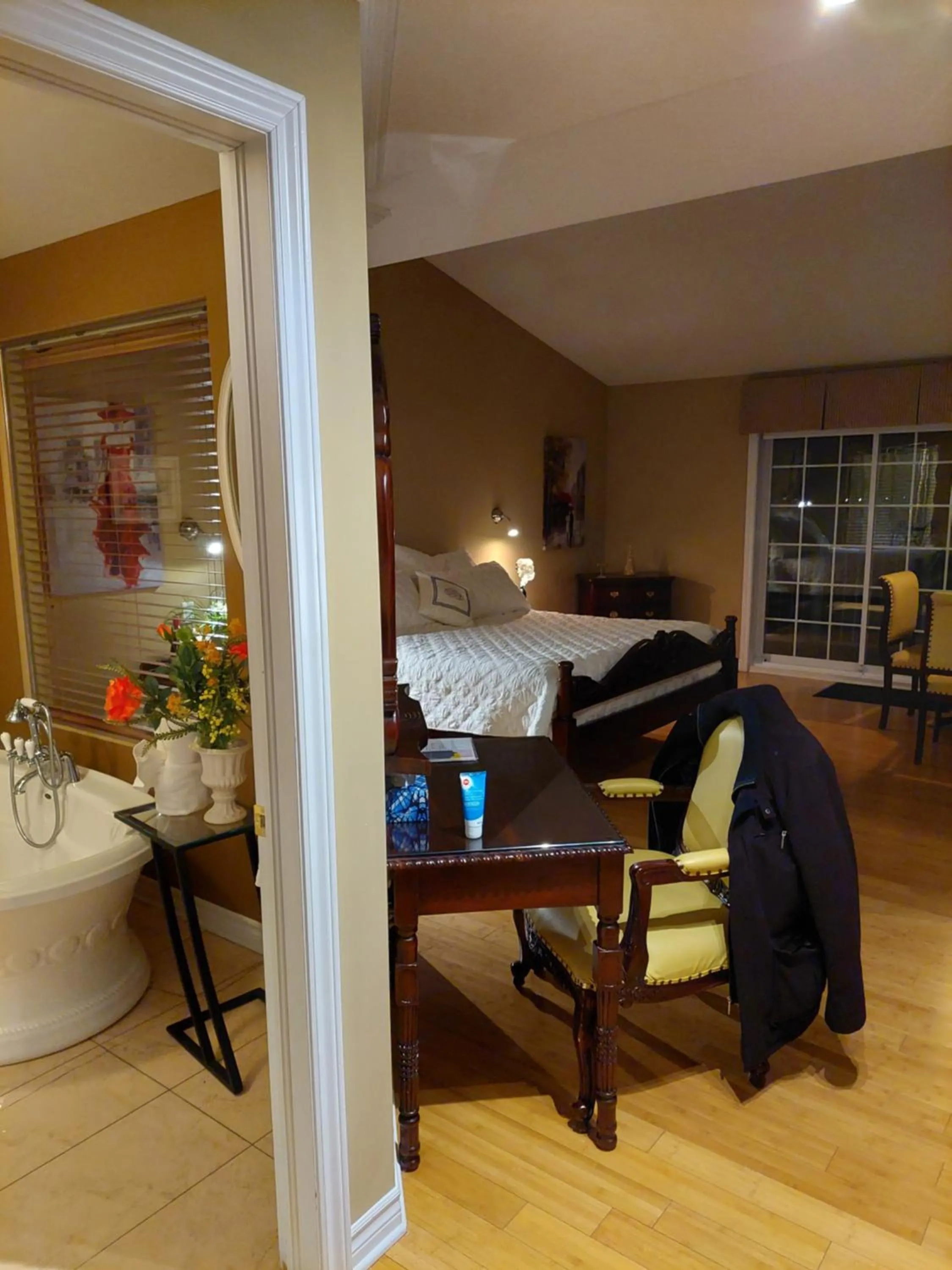 Bed in Studio-hôtel Villegiature Saint-Sauveur