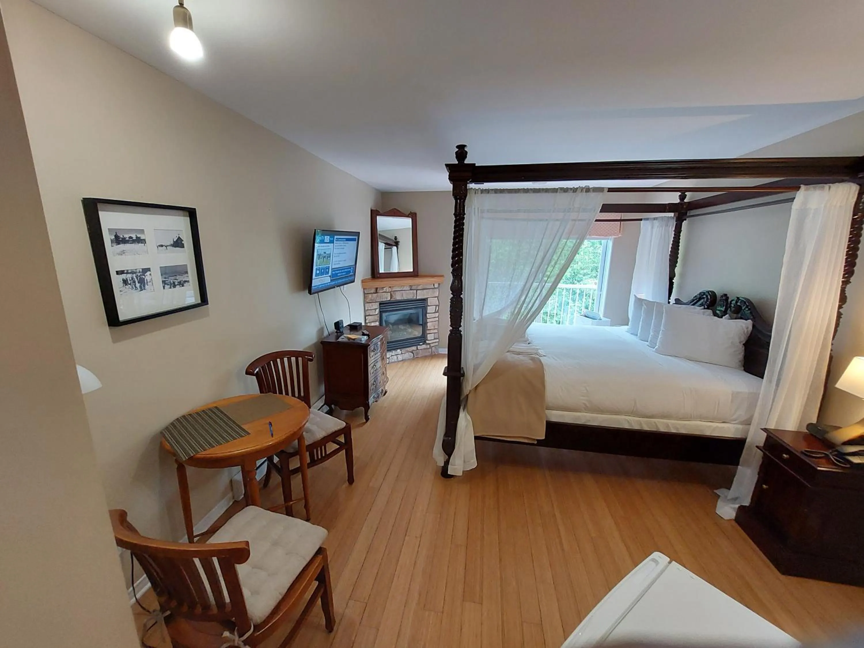 Bed in Studio-hôtel Villegiature Saint-Sauveur