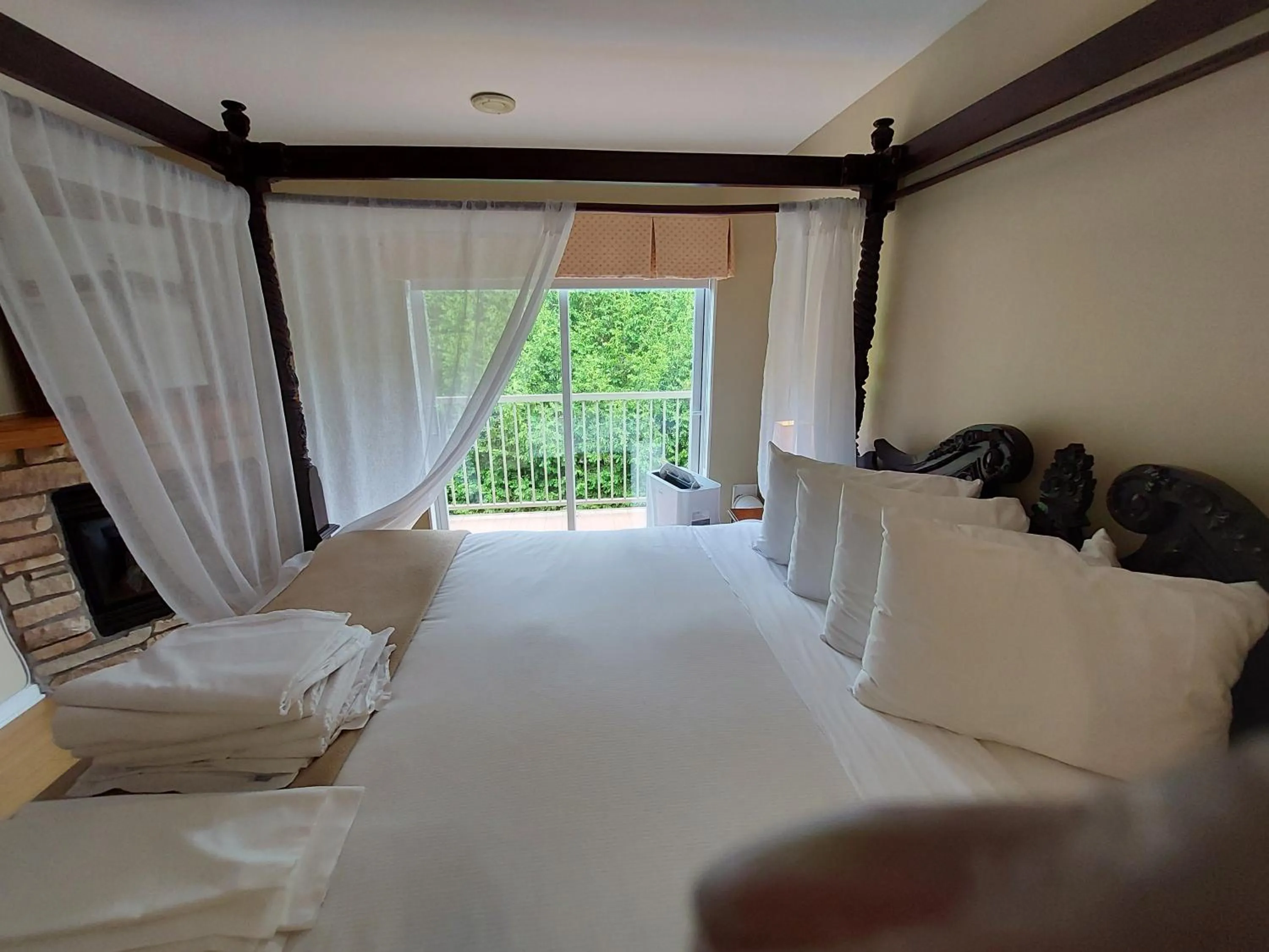 Bed in Studio-hôtel Villegiature Saint-Sauveur