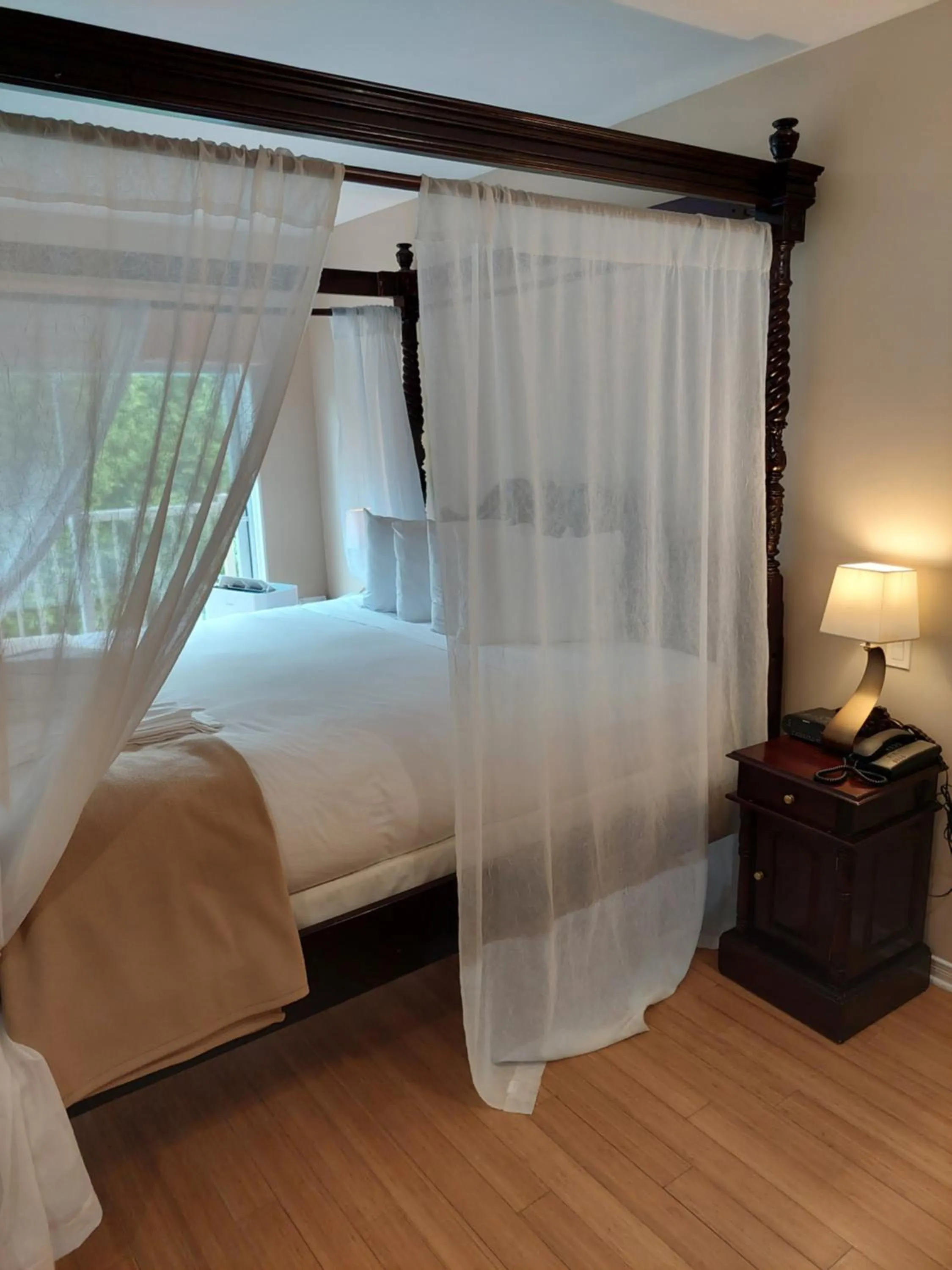 Bed in Studio-hôtel Villegiature Saint-Sauveur