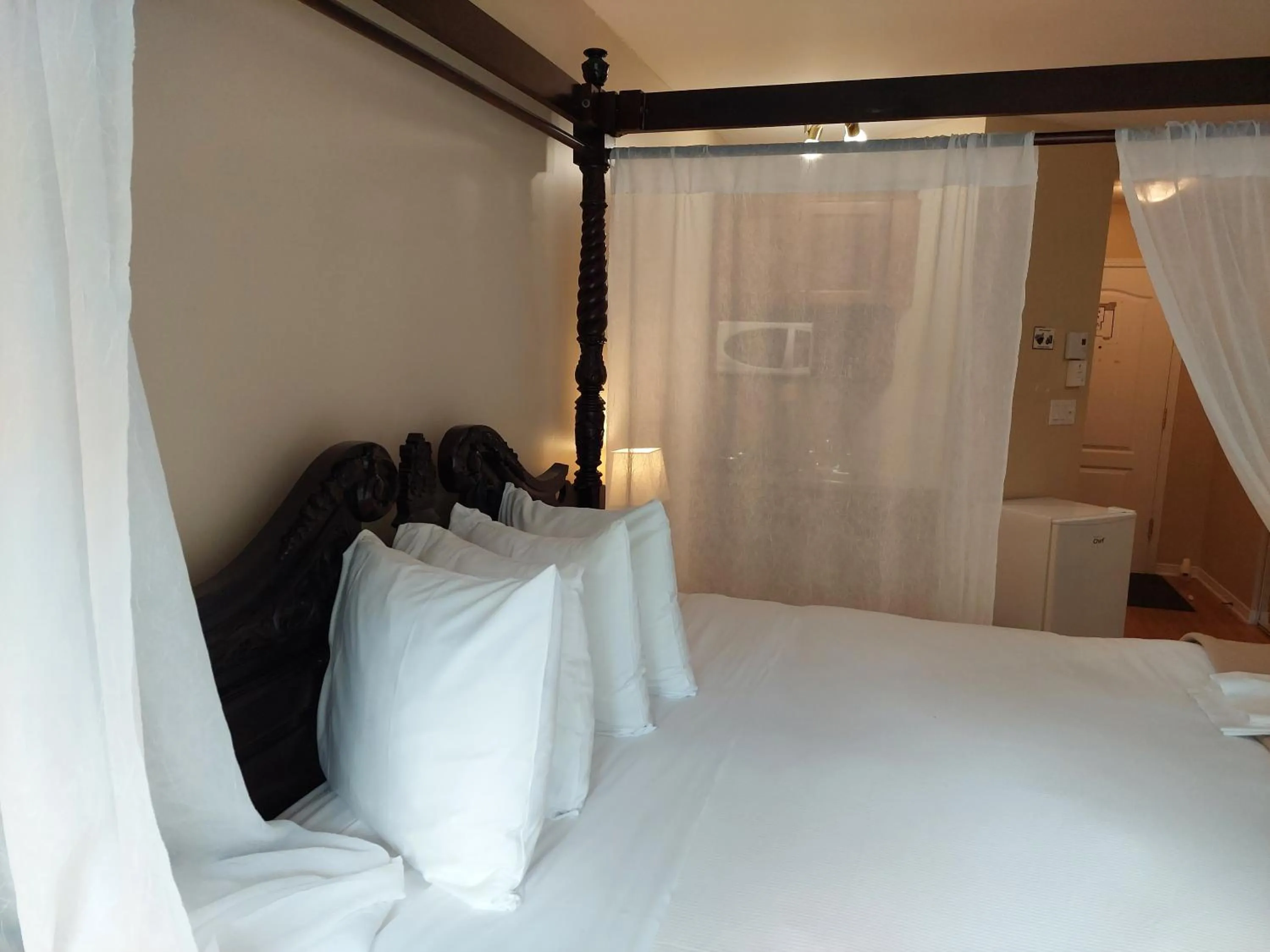 Bed in Studio-hôtel Villegiature Saint-Sauveur