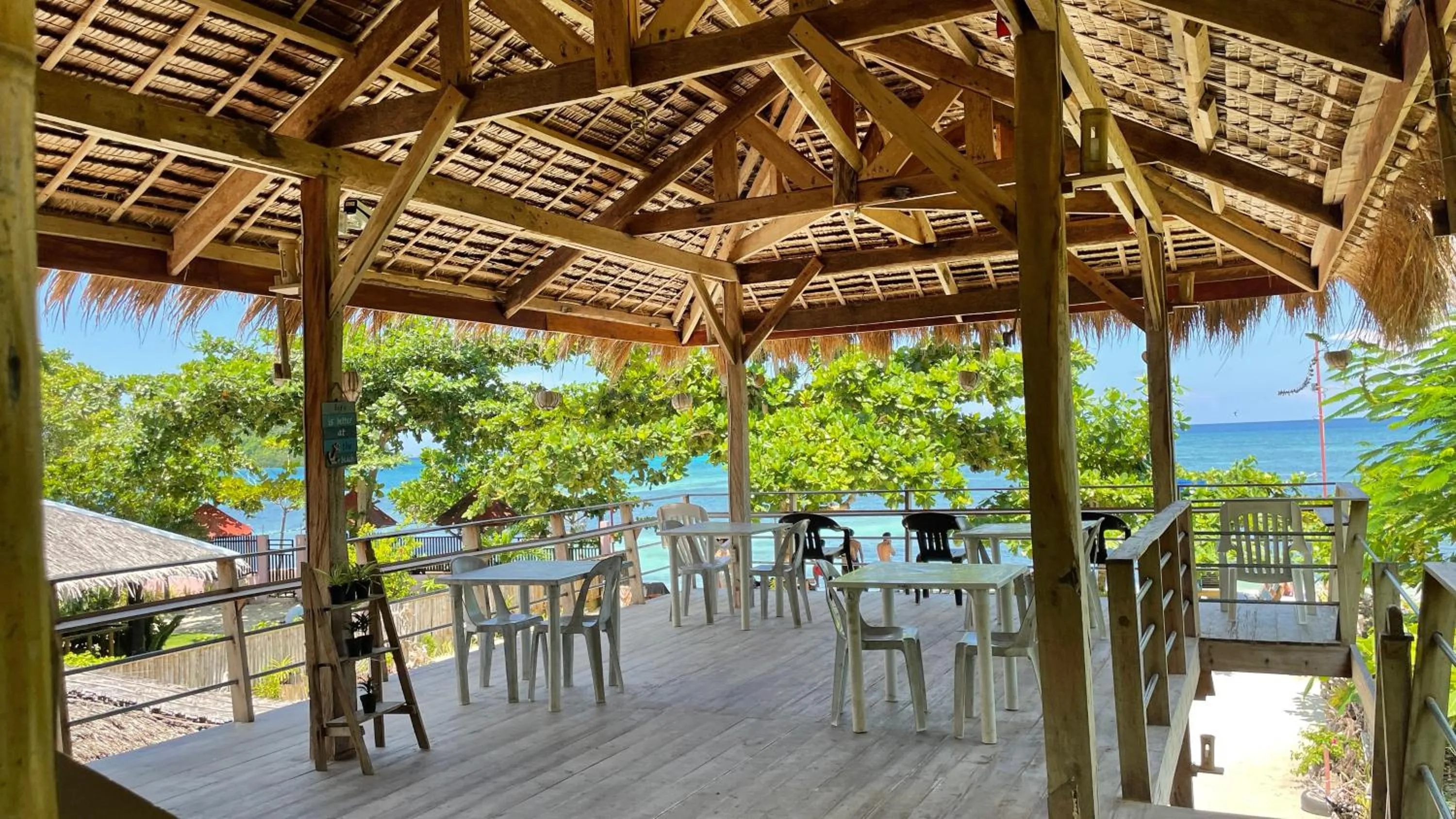 Restaurant/places to eat in Sabas Beach and Campsite