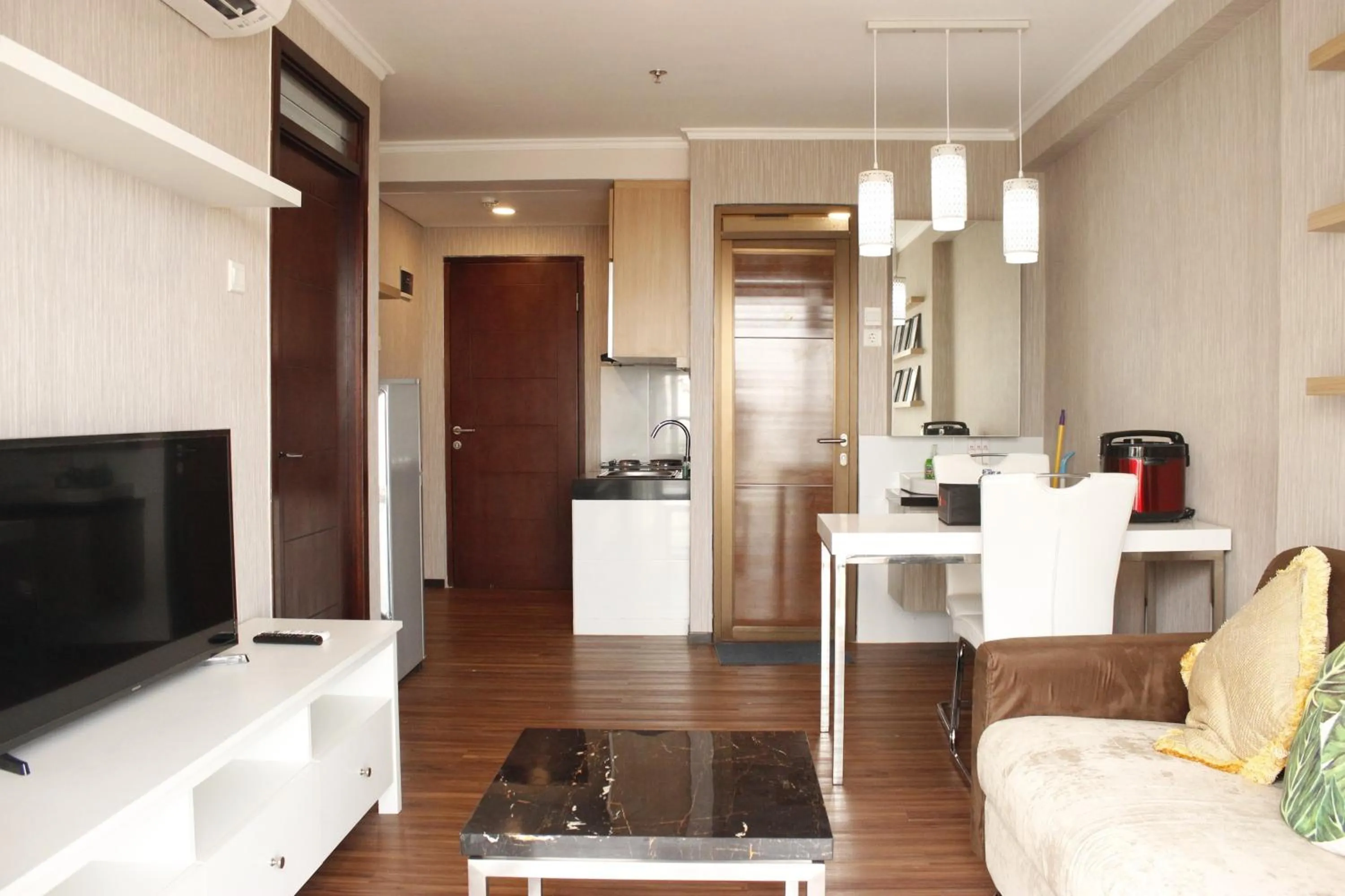 Classic 2BR Apartment At Gateway Pasteur near Exit Toll By Travelio