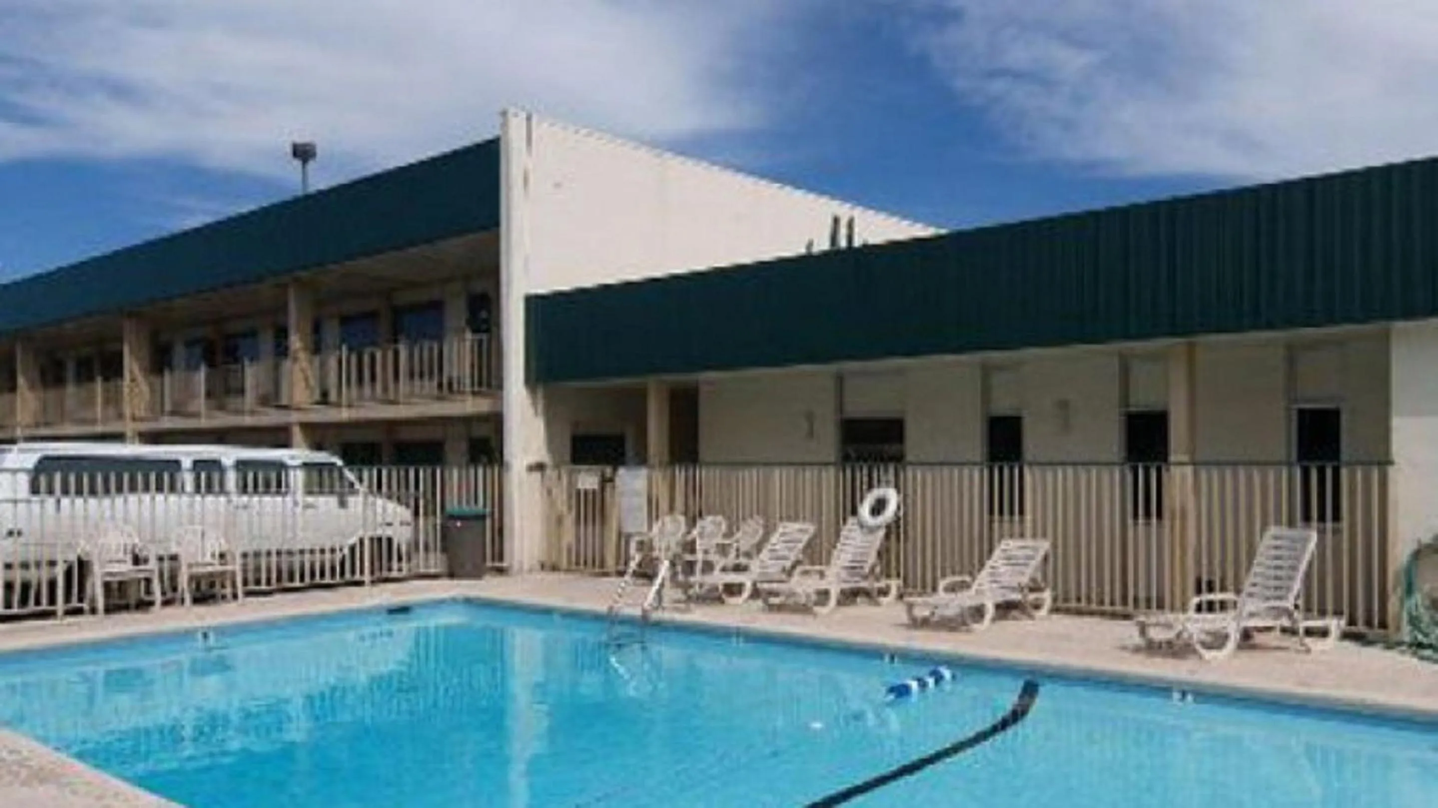 Swimming pool in Stay Express Inn North Charleston