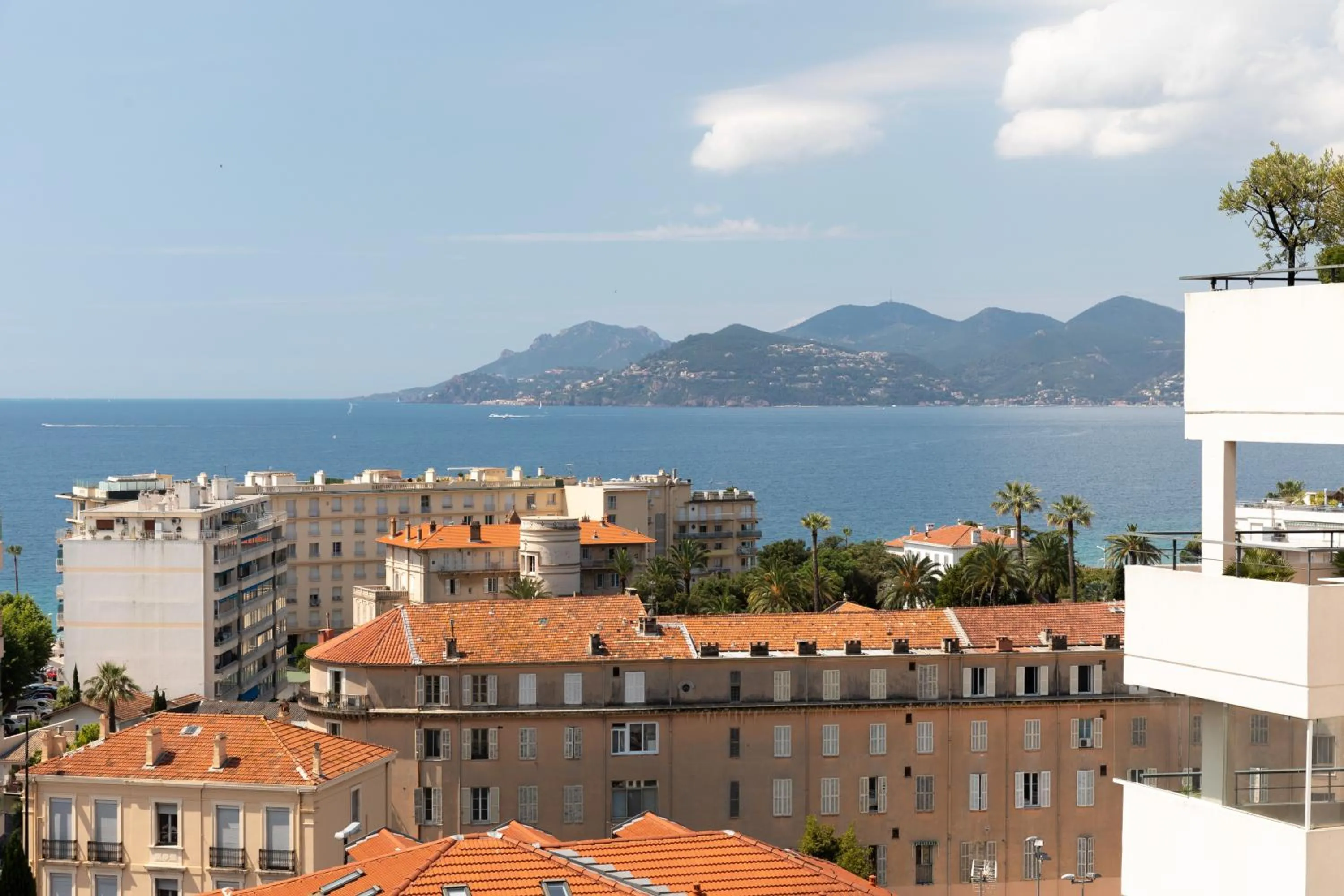 Mountain view in Best Western Hôtel des Orangers Cannes