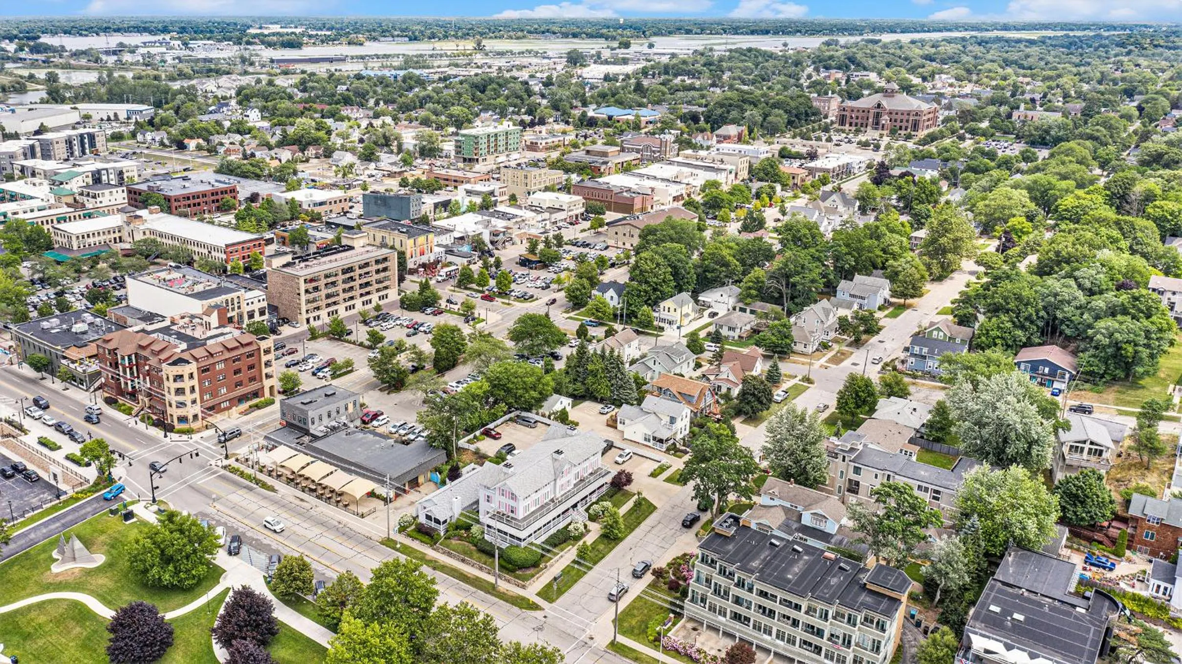Property building in Harbor House Inn