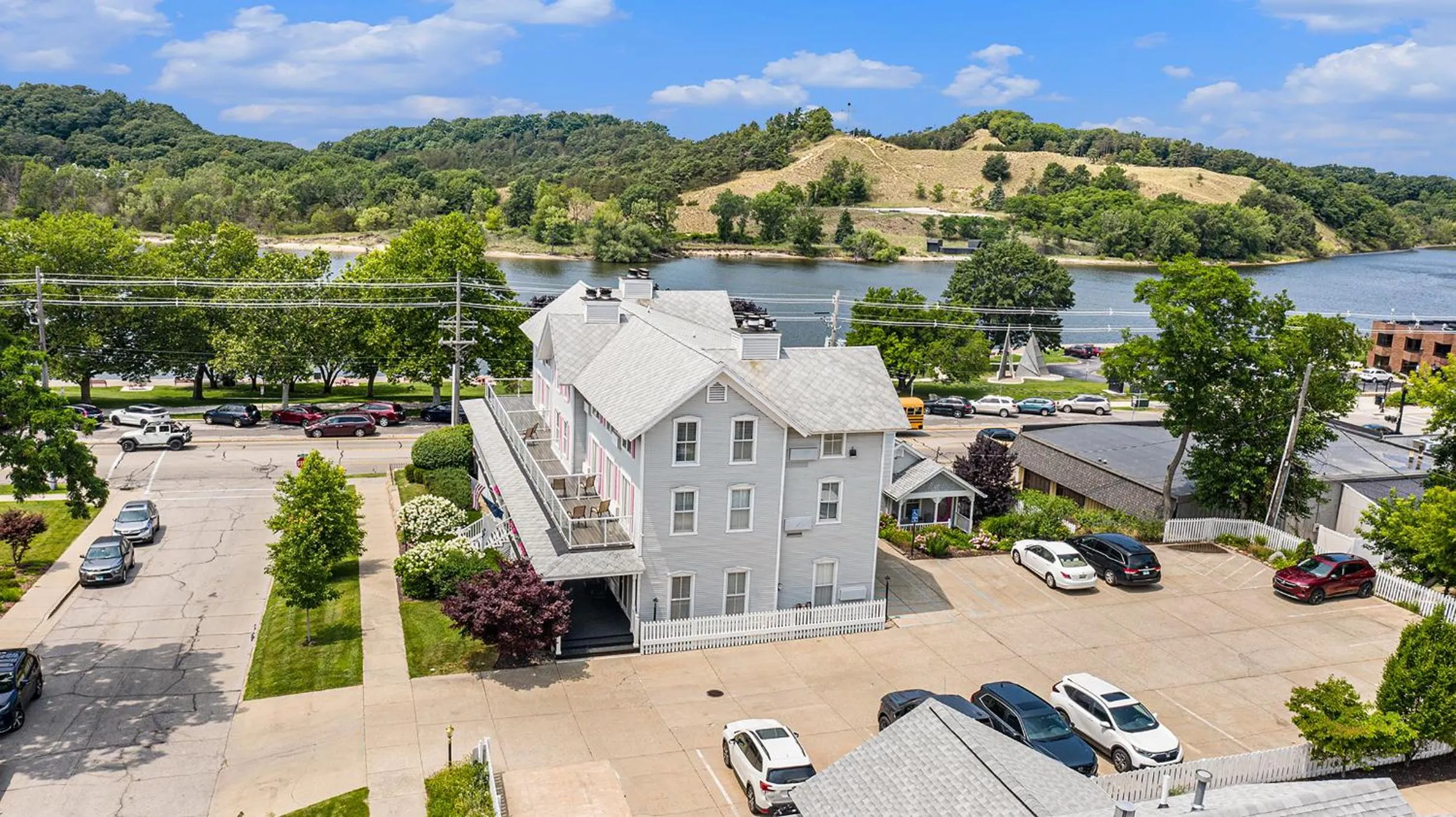 Property building in Harbor House Inn