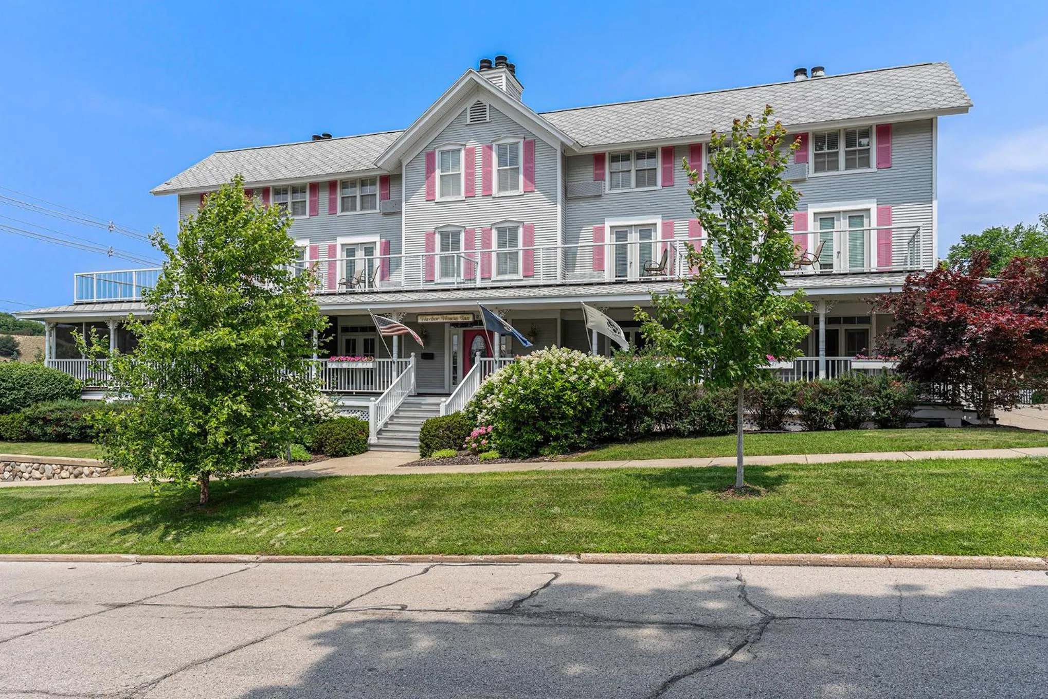 Property building in Harbor House Inn