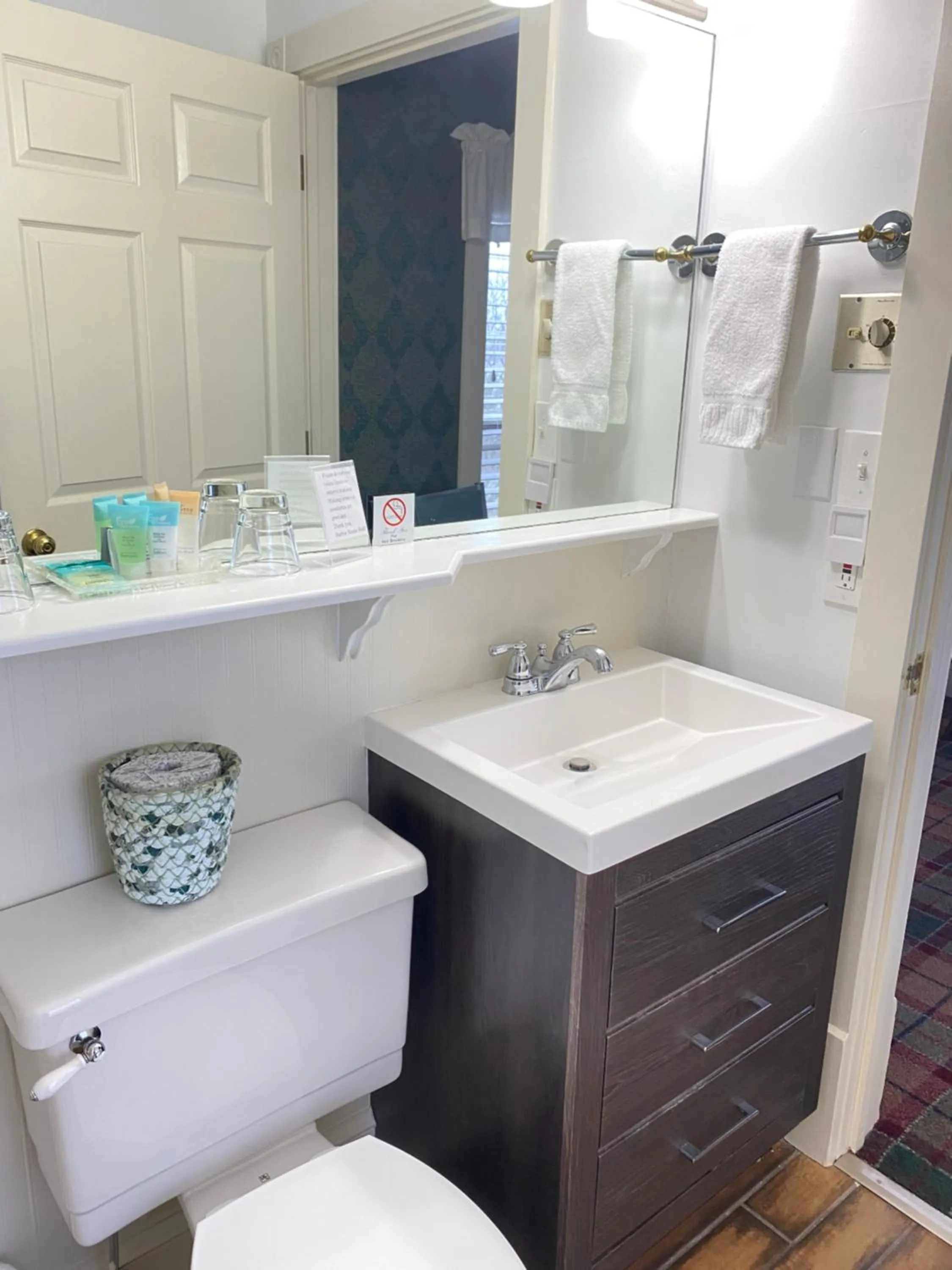 Bathroom in Harbor House Inn