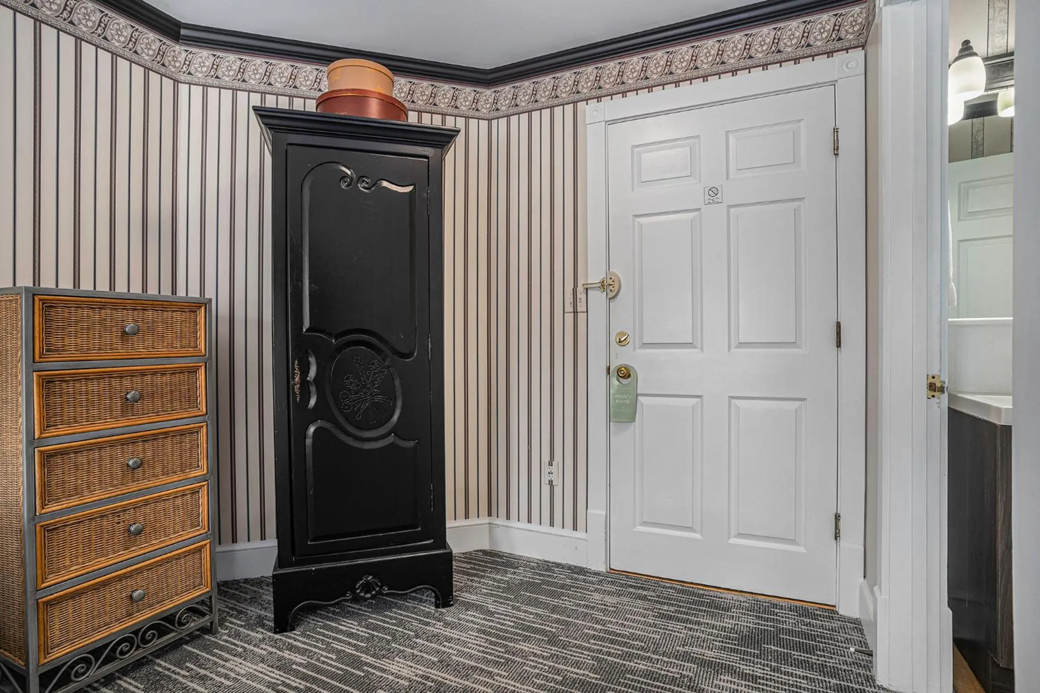 wardrobe in Harbor House Inn