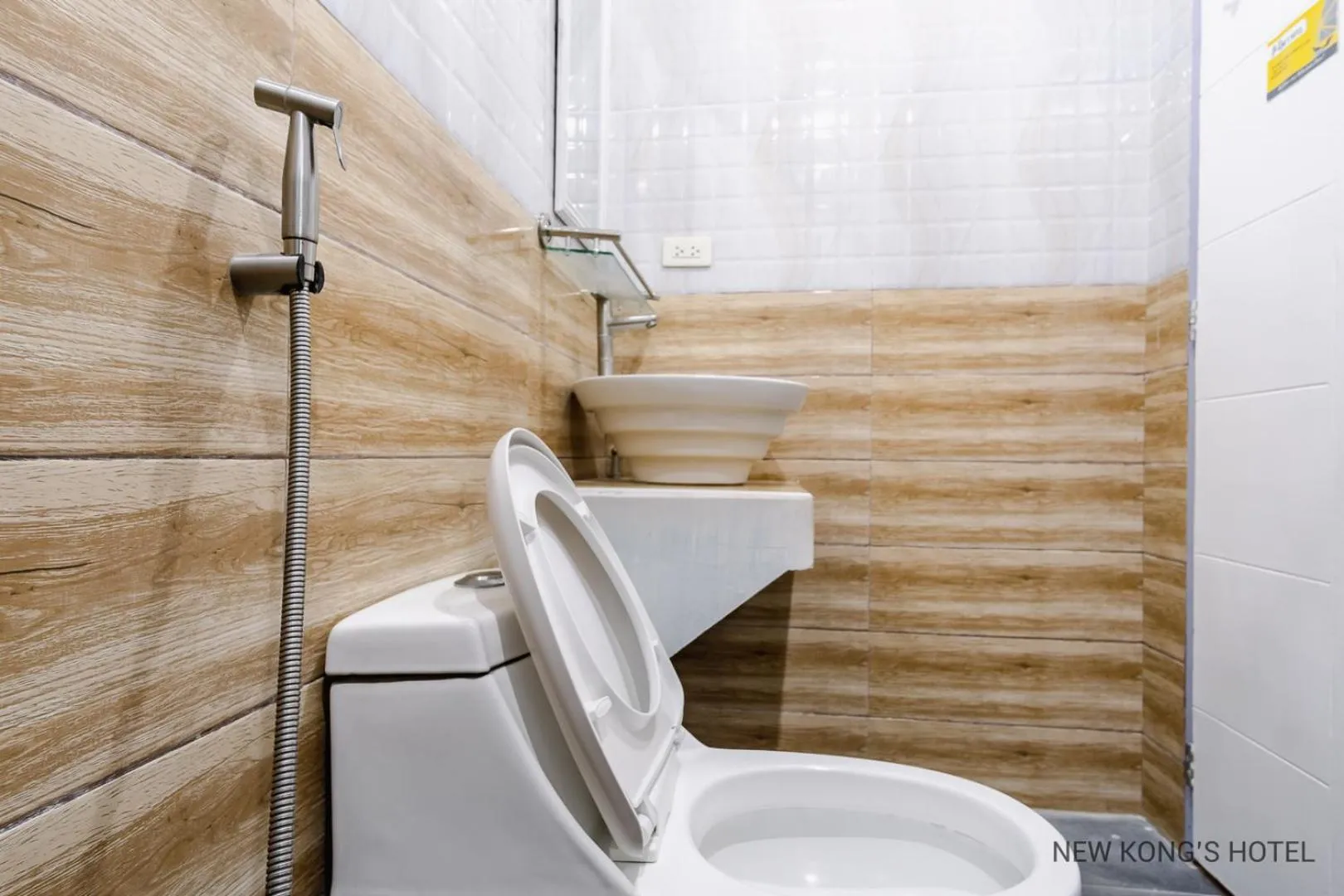 Bathroom in New Kong's Hotel