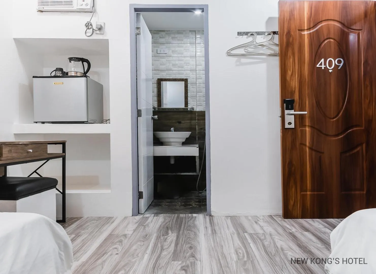 Bathroom in New Kong's Hotel