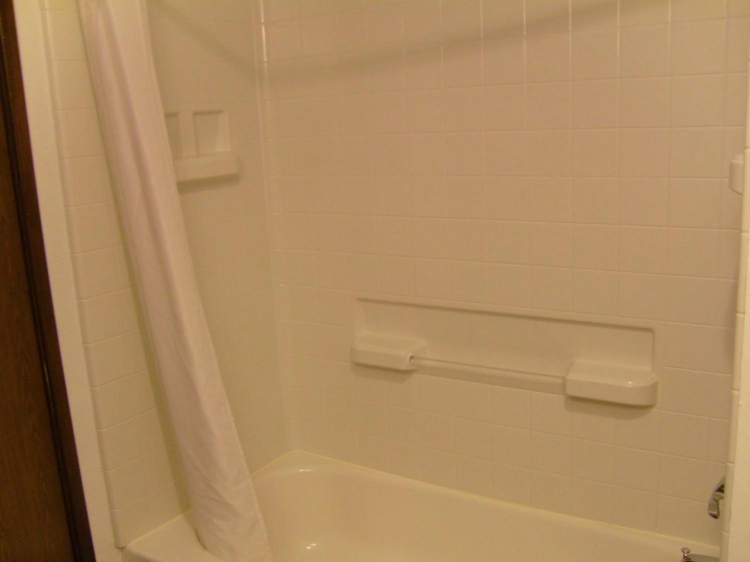 Shower in Cascade City Center Motel