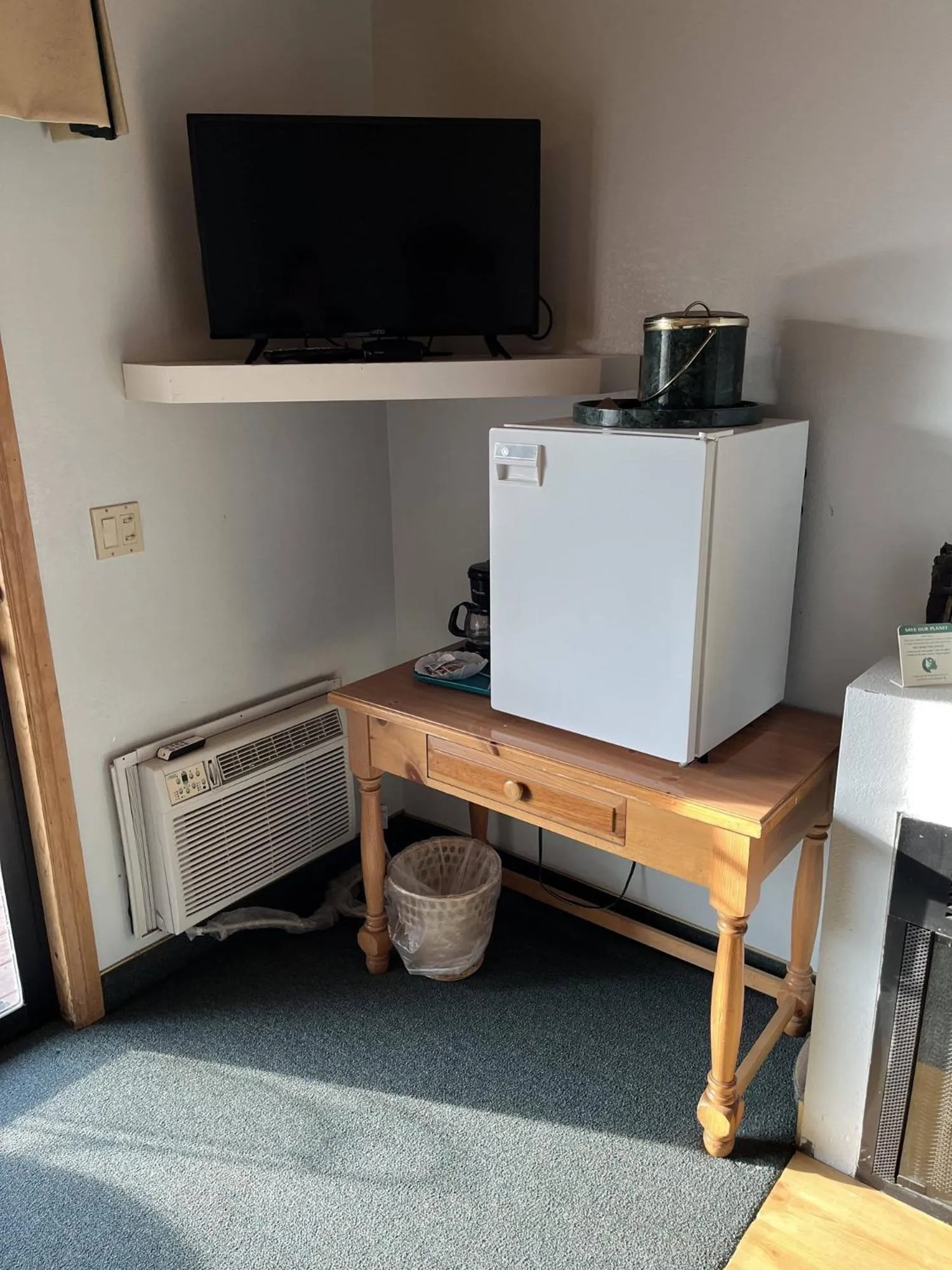 TV and multimedia in Whispering Pines Lodge