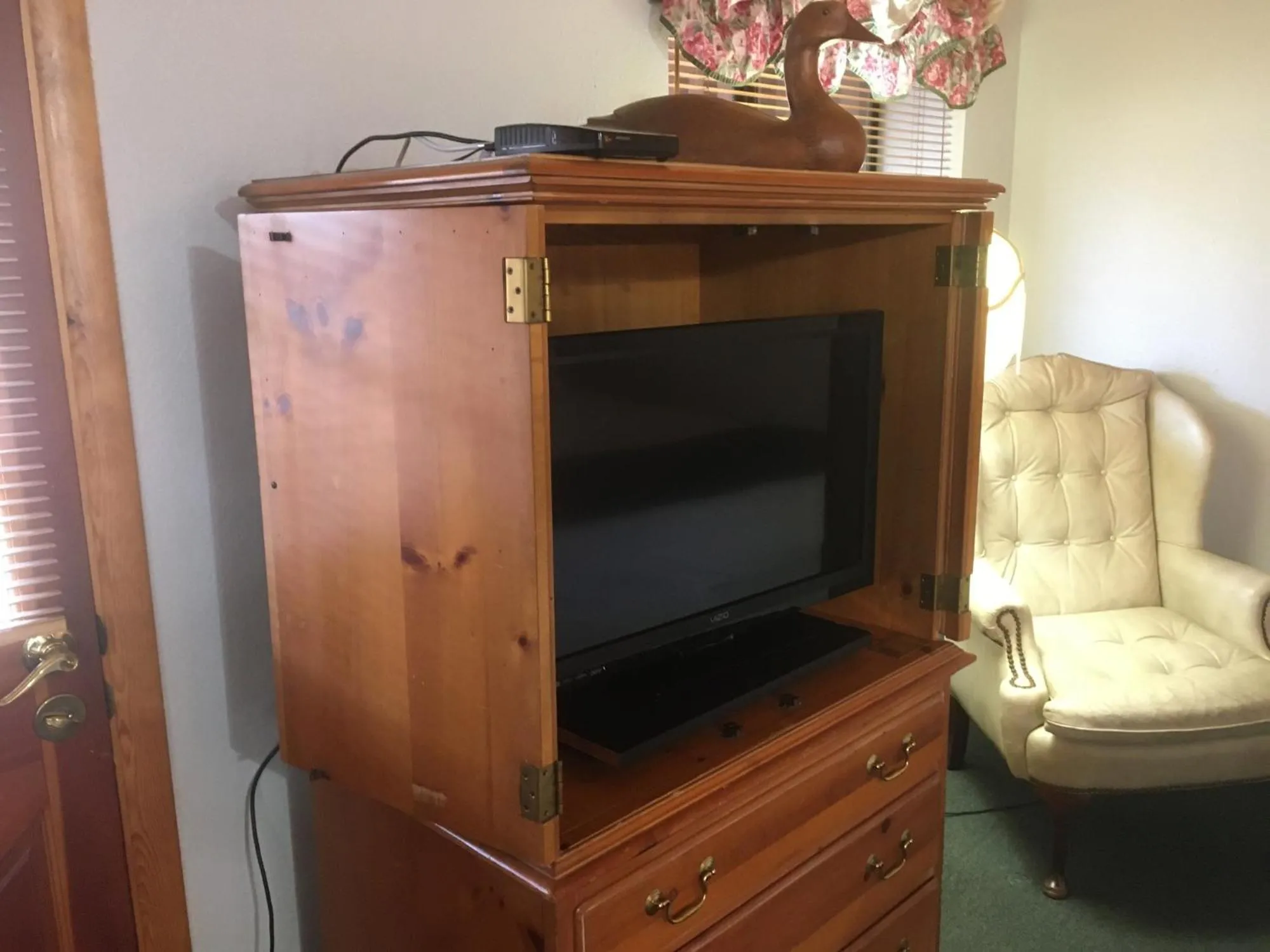 TV and multimedia in Whispering Pines Lodge