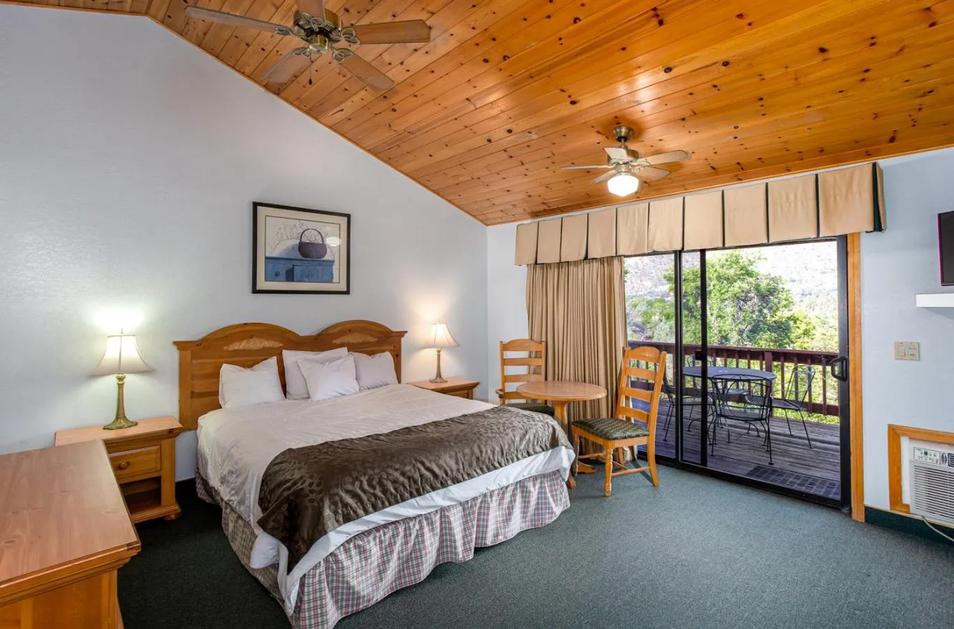 Property building, Bed in Whispering Pines Lodge