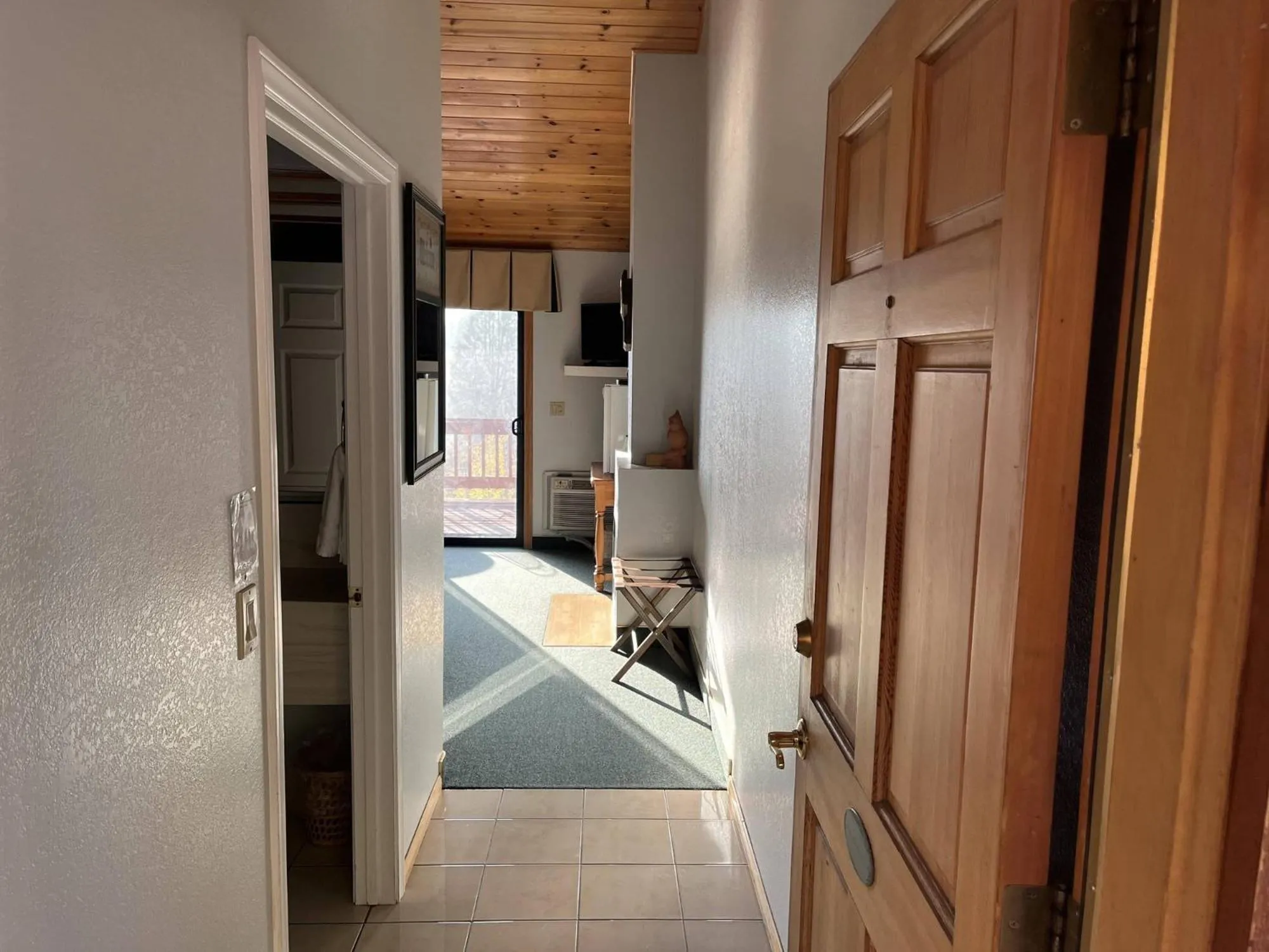 Facade/entrance in Whispering Pines Lodge