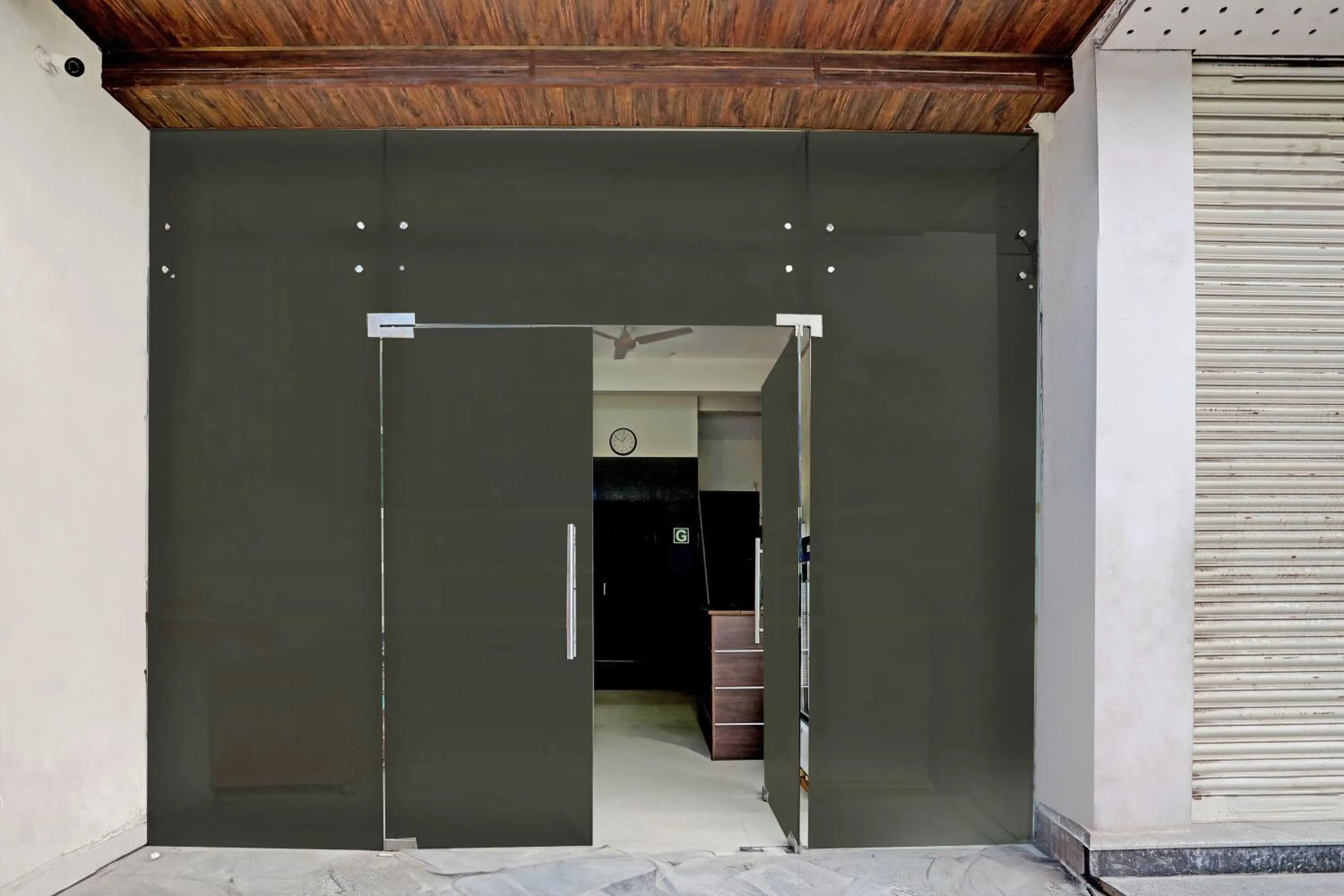 Facade/entrance in Hotel O Shiridi Residency