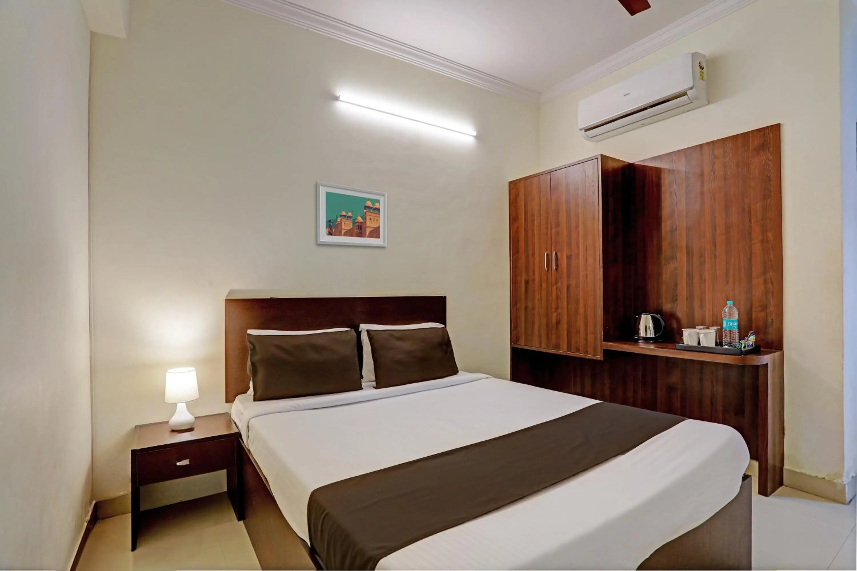 Bedroom, Bed in Hotel O Shiridi Residency