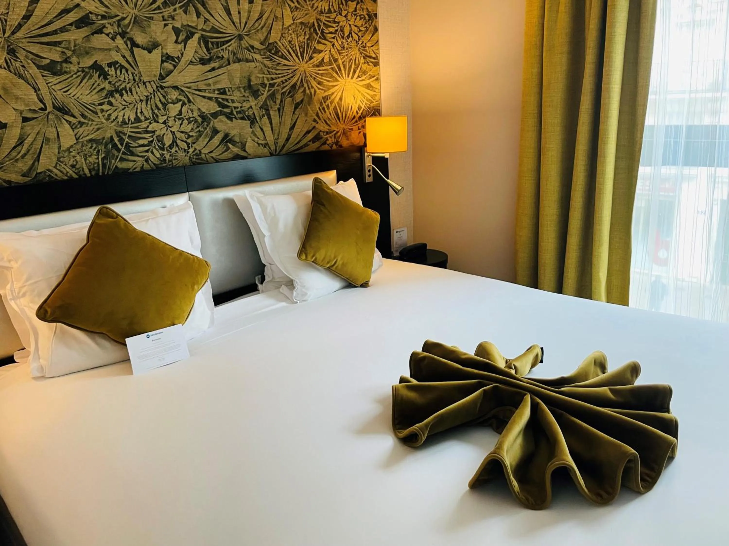 Bedroom, Bed in Best Western Allegro Nation