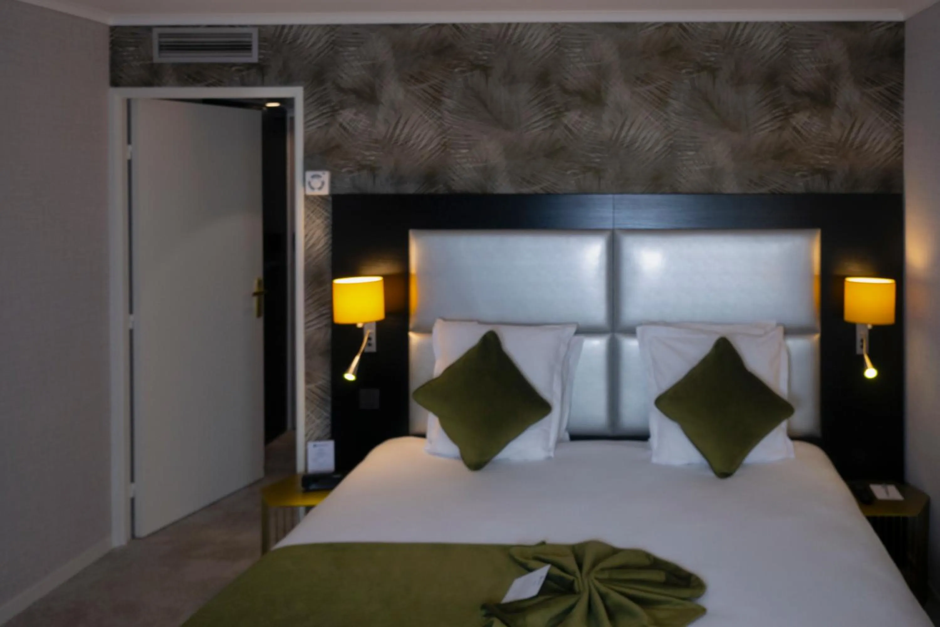 Photo of the whole room, Bed in Best Western Allegro Nation